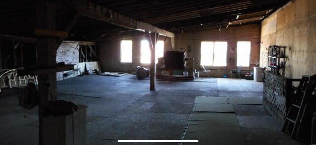 302 1st Property Photo 6