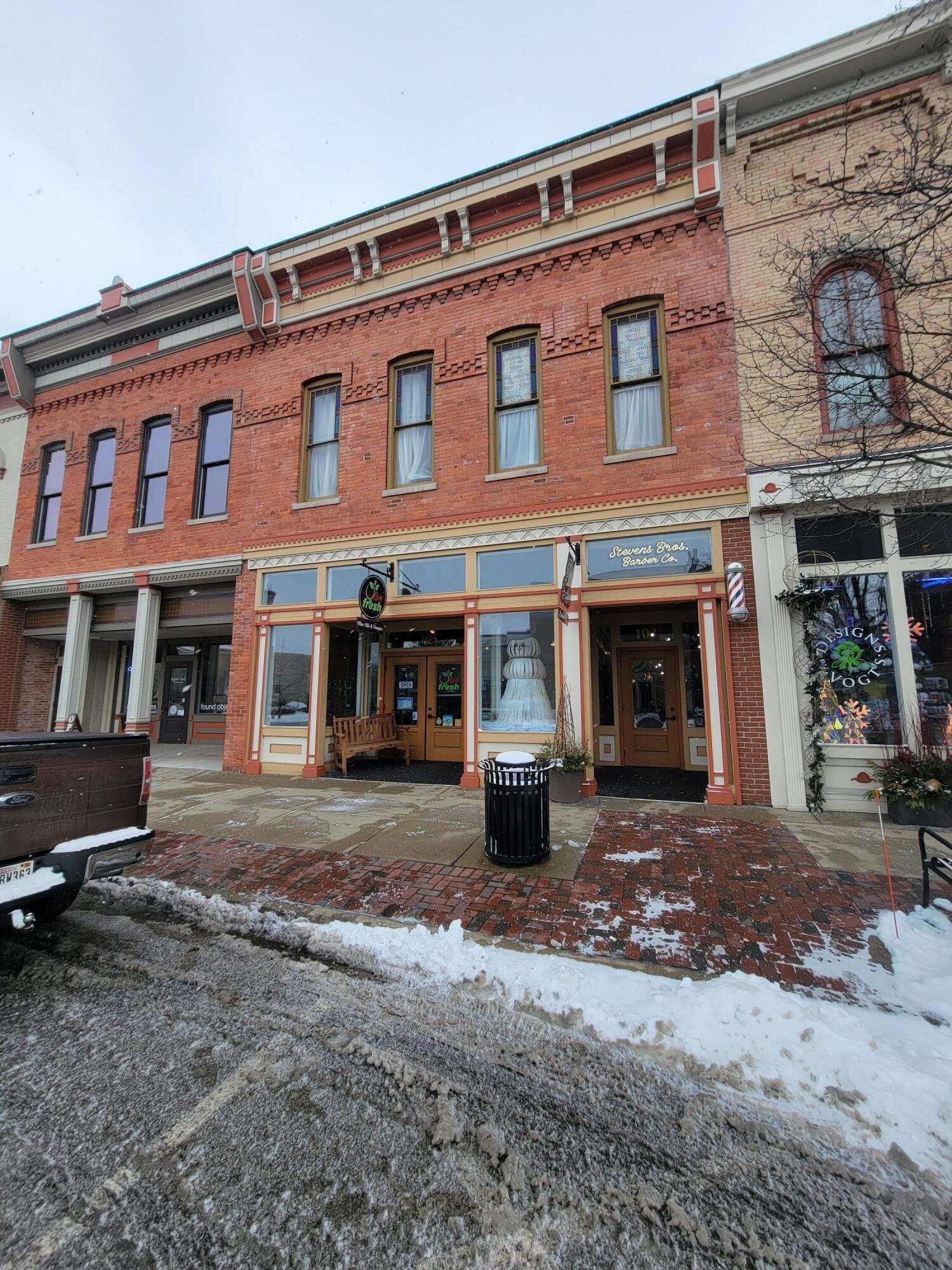 105 E Chicago Road Property Photo 1