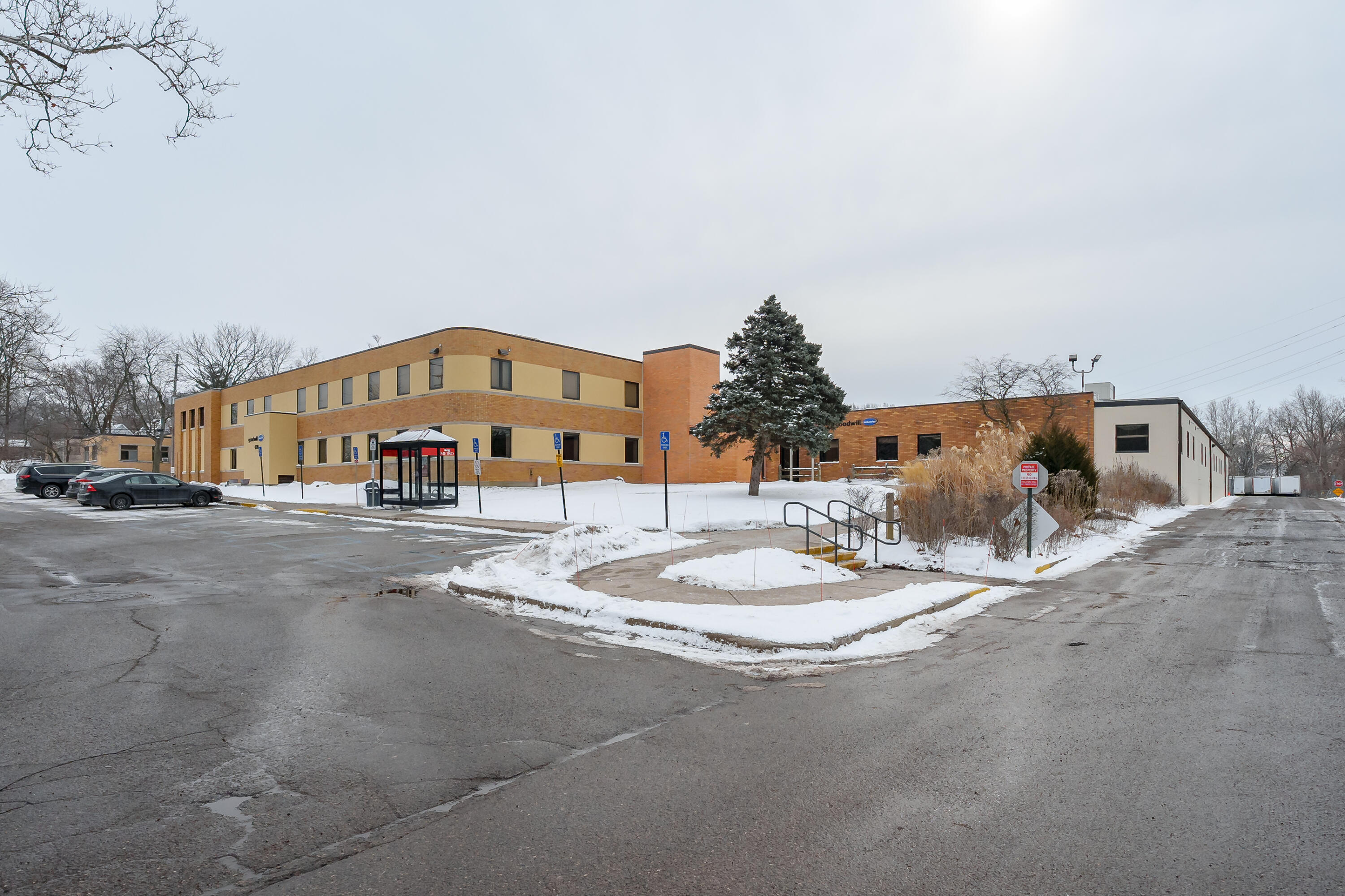 420 E Alcott Street Property Photo 1