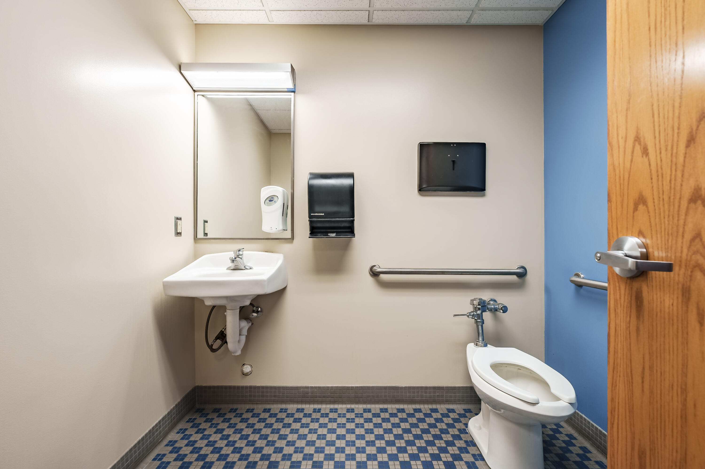 420 E Alcott Street Property Photo 14