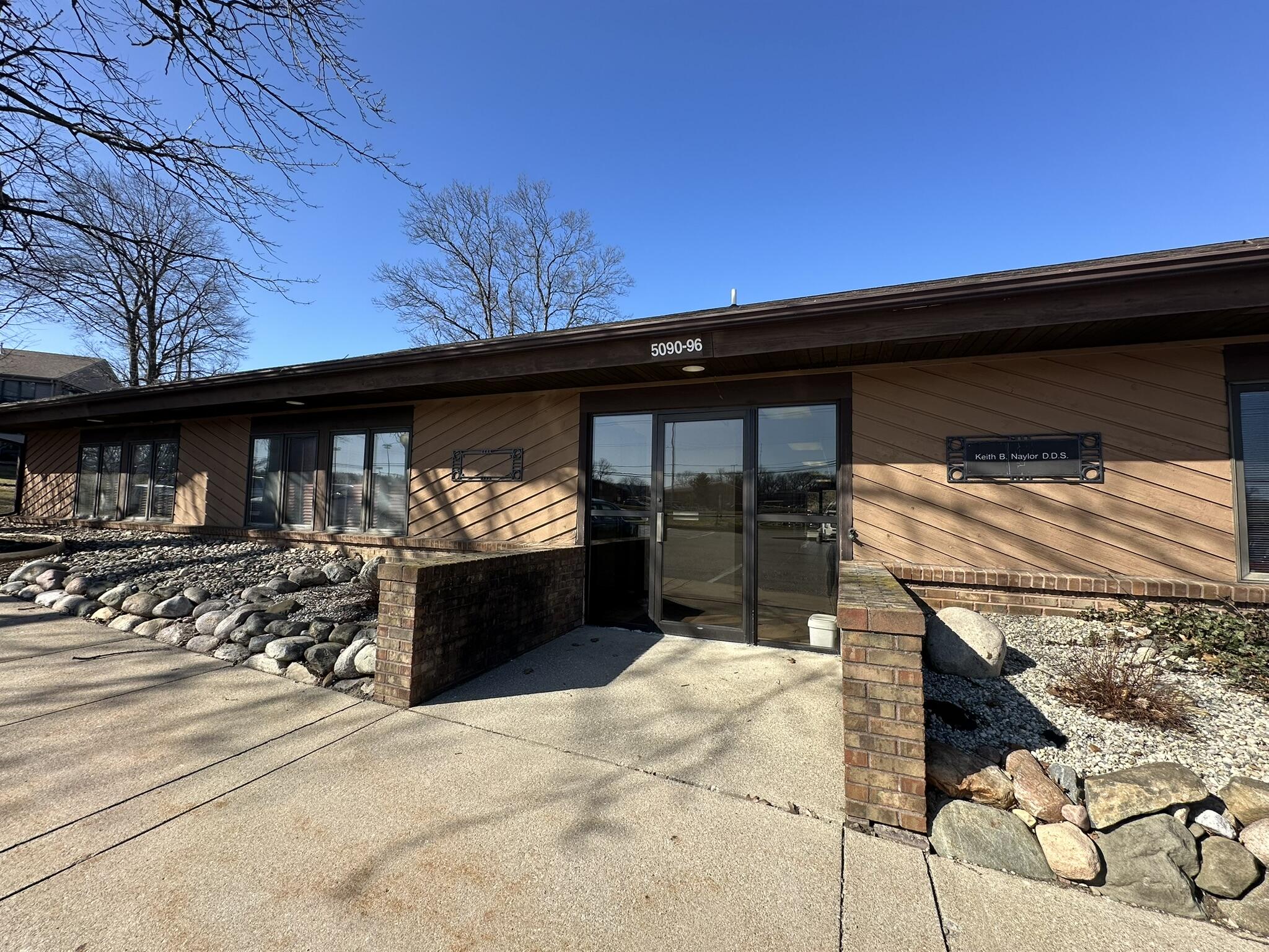 5092 Lovers Lane, Suite B Property Photo