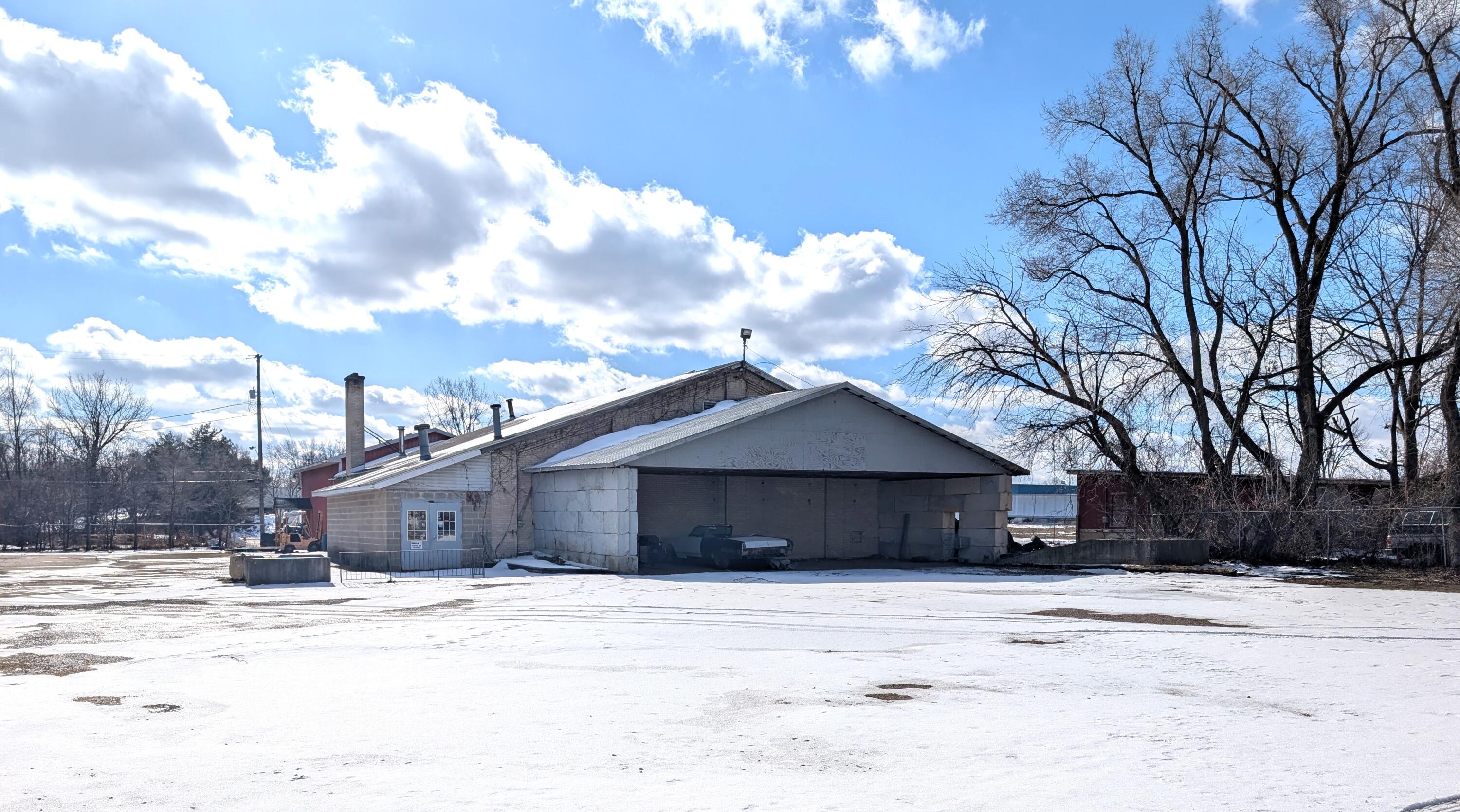 1008 E Crosstown Parkway Property Photo