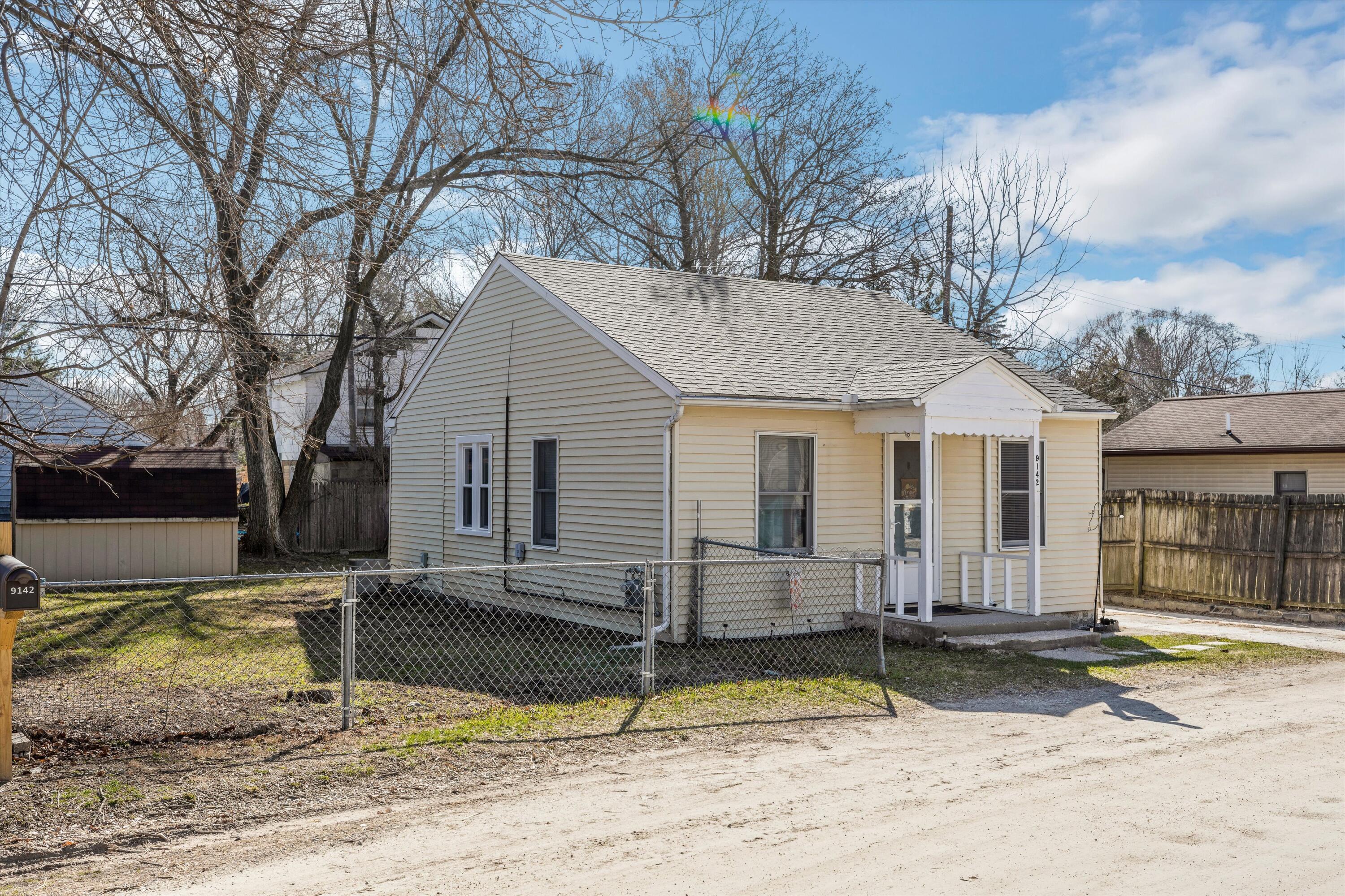 9142 Forest Road Property Photo