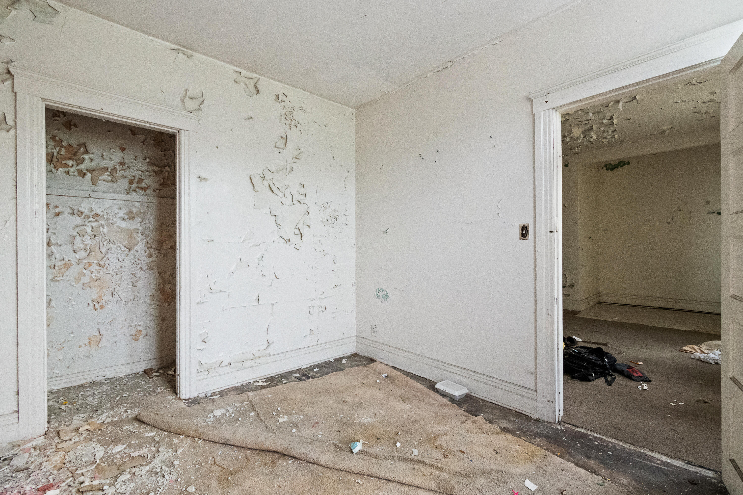 9392 Mack Avenue Property Photo 7