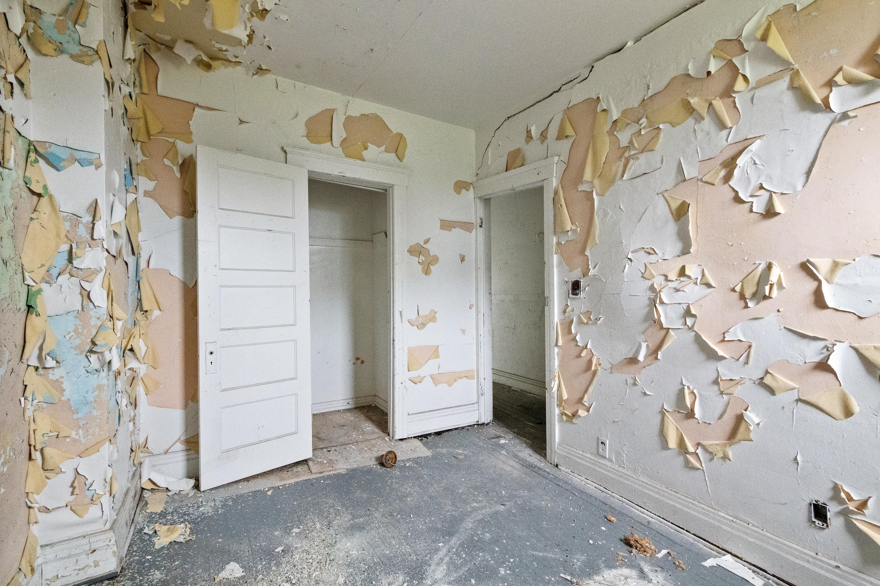 9392 Mack Avenue Property Photo 11
