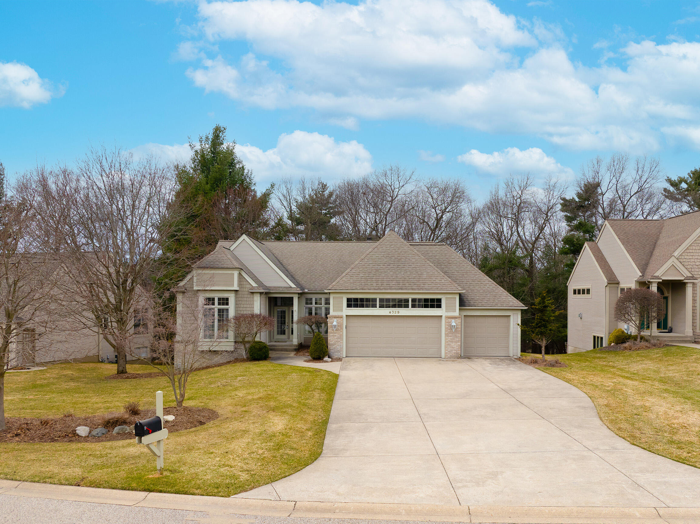 4329 E Glen Court Property Photo