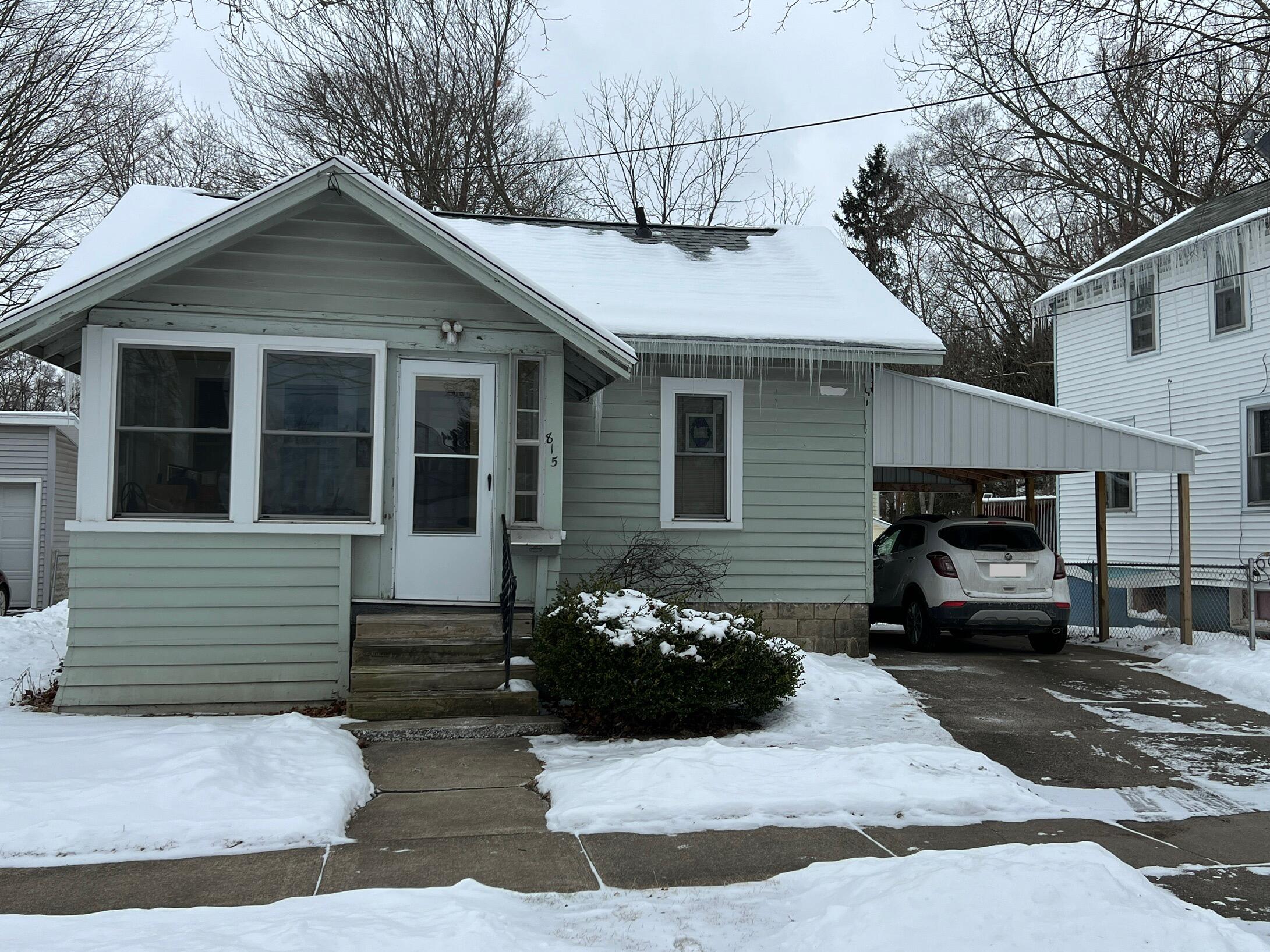 815 Maple Street Property Photo