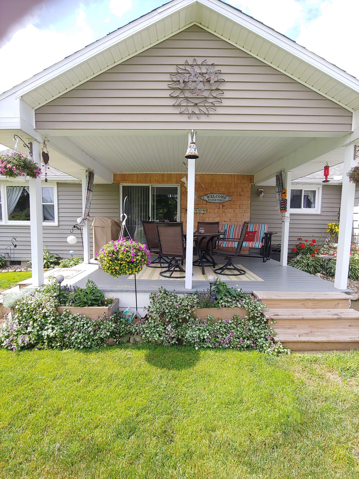 5785 Fisherman Road Property Photo