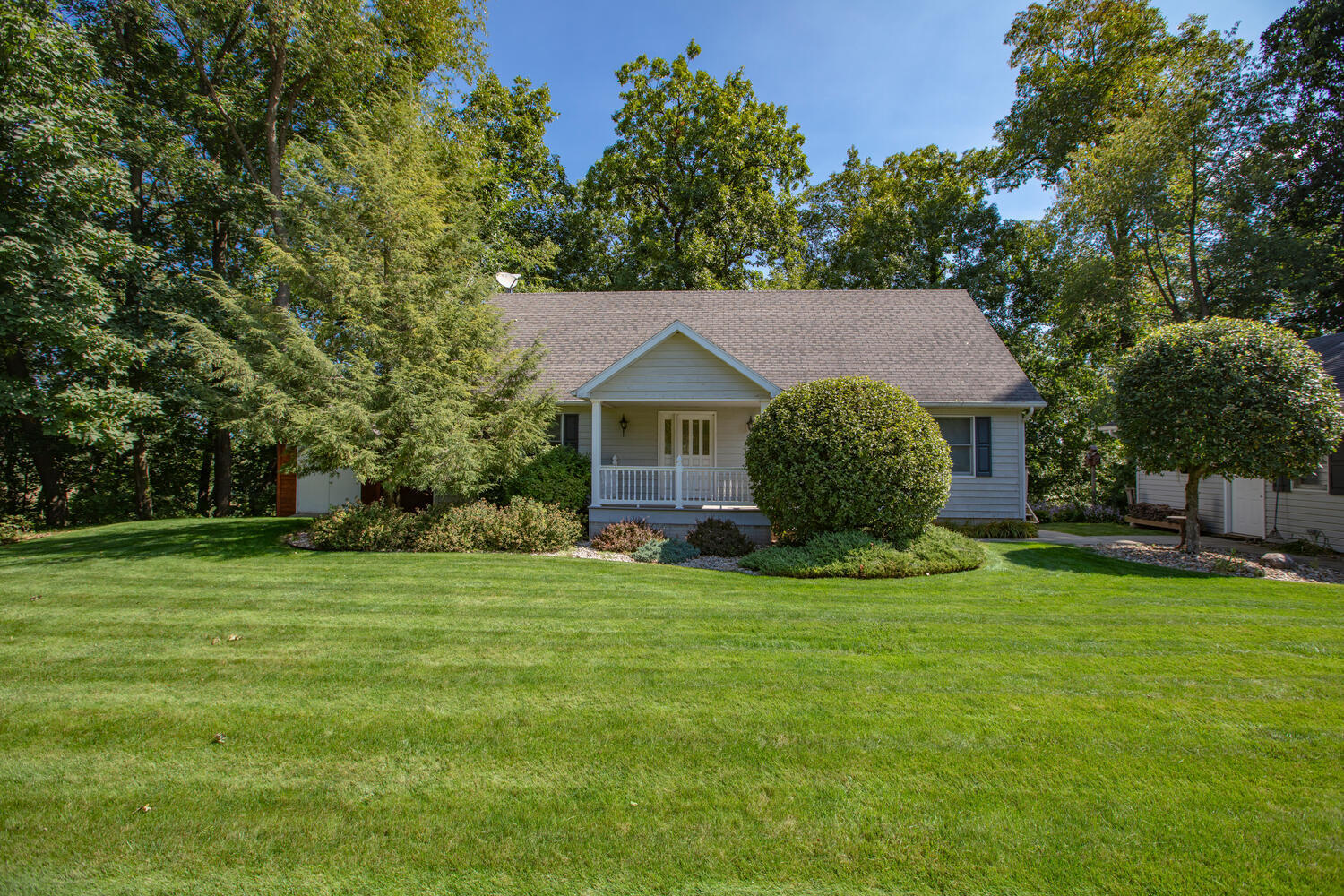 67151 Hillcrest Drive Property Photo