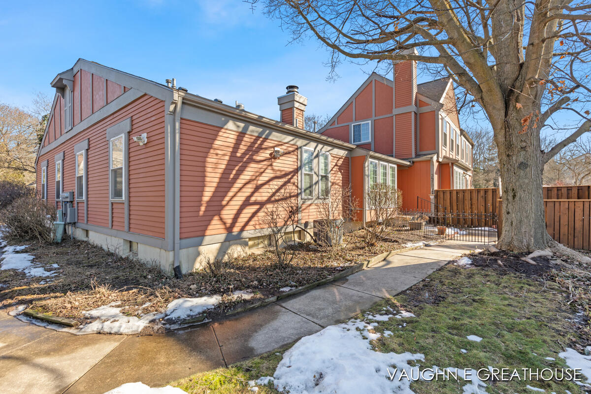 Cross Creek Condominiums Real Estate Listings Main Image