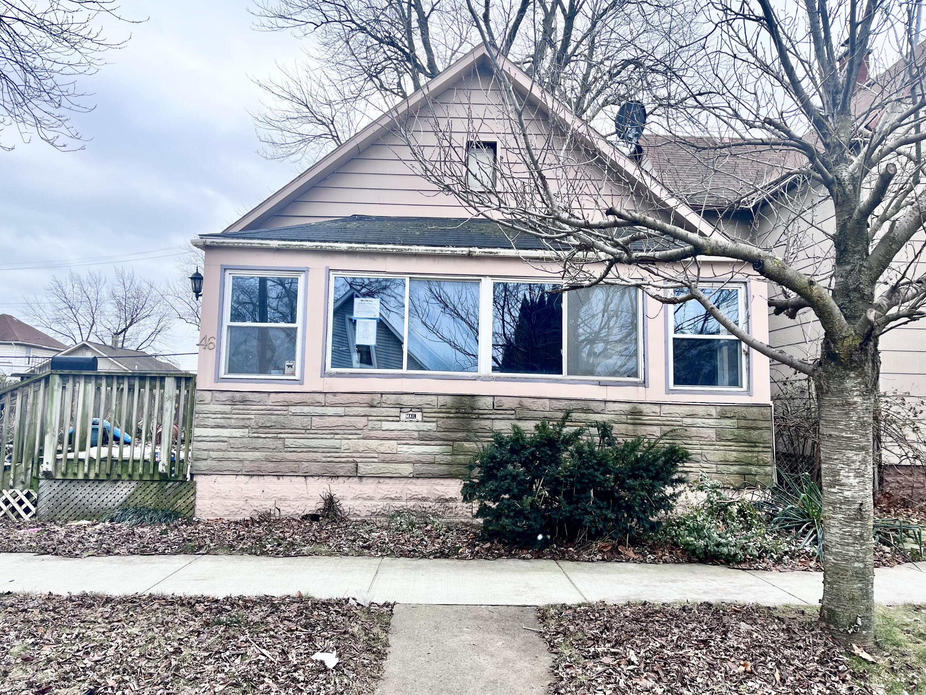 46 E James Street Property Photo