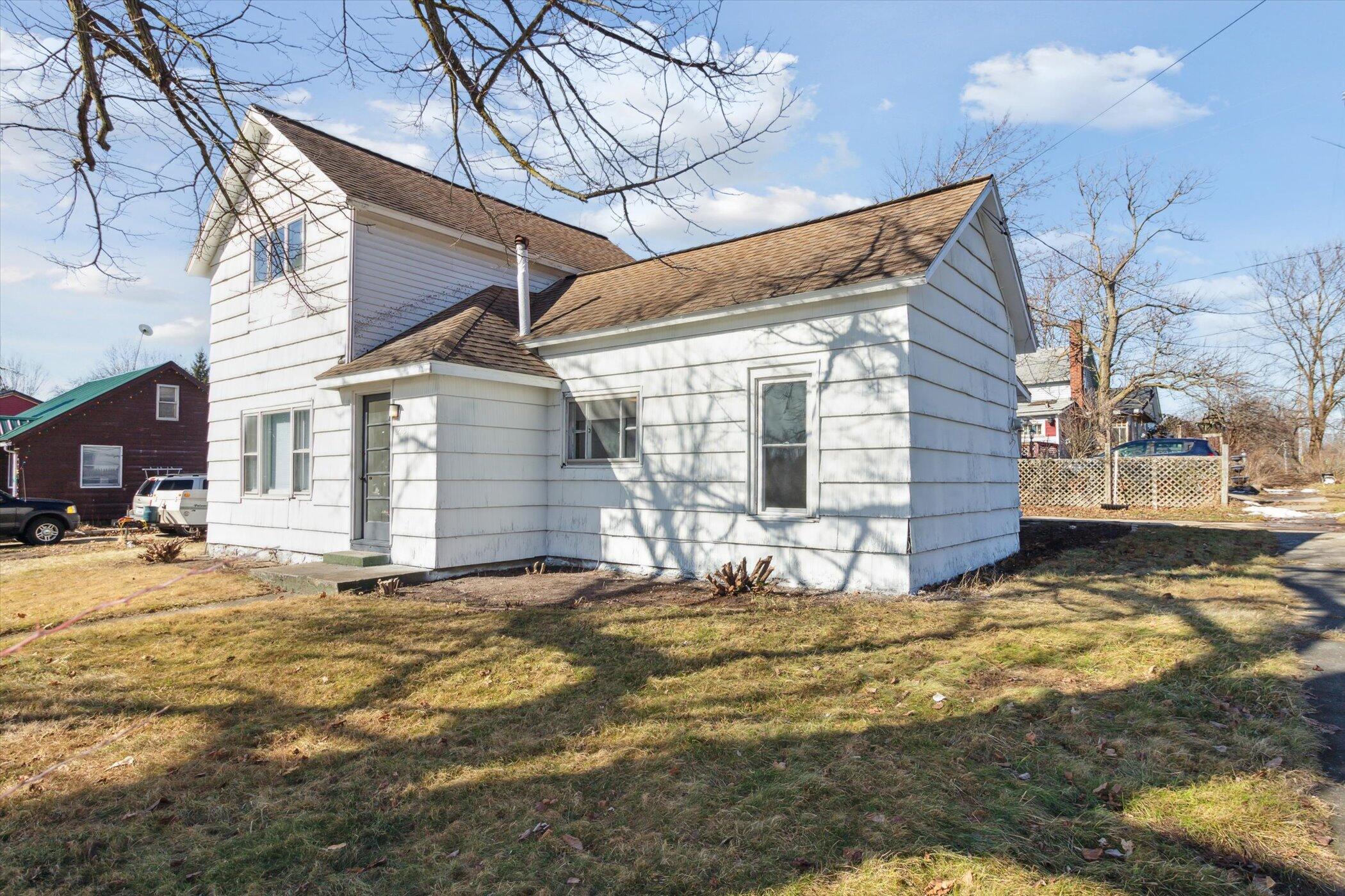 225 E Home Street Property Photo