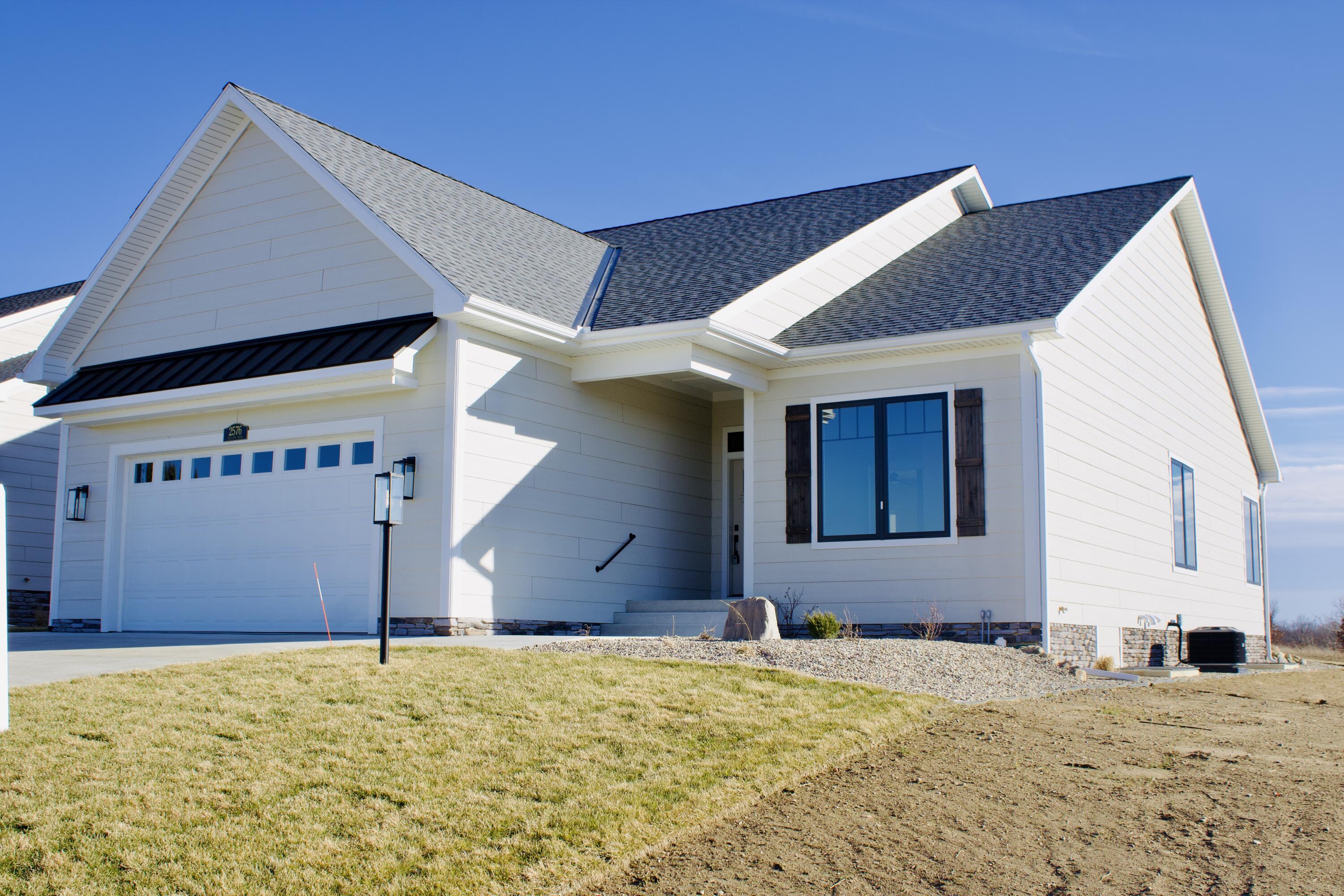 2576 Noellyn Drive Property Photo 1