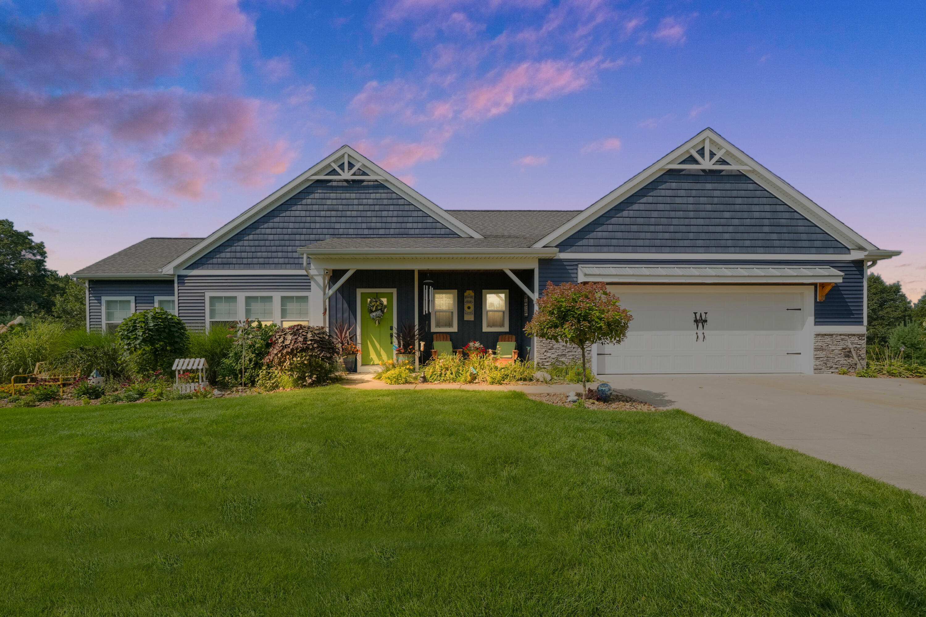 21889 Hilltop Circle Property Photo 1