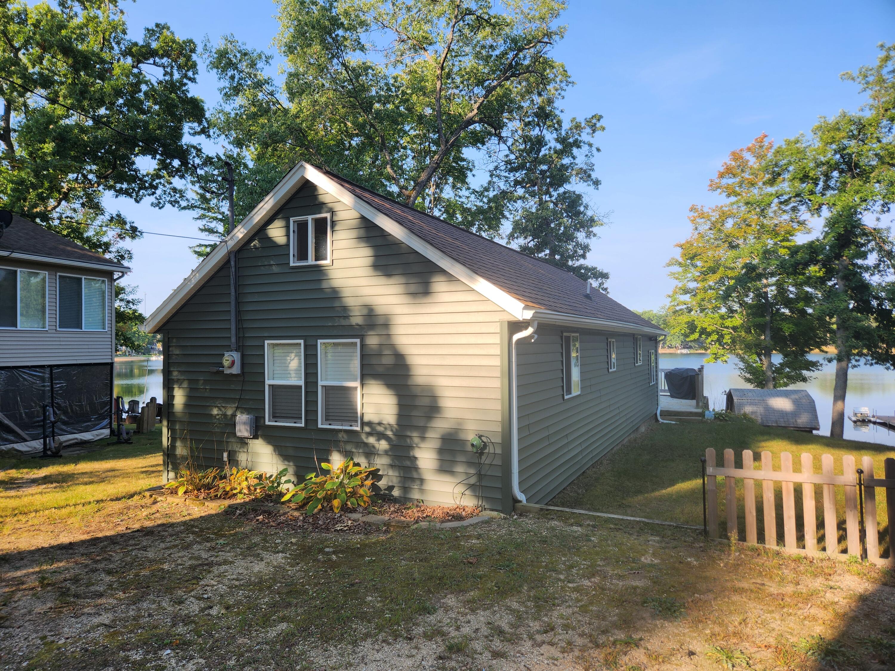 12083 N Lake Street Property Photo