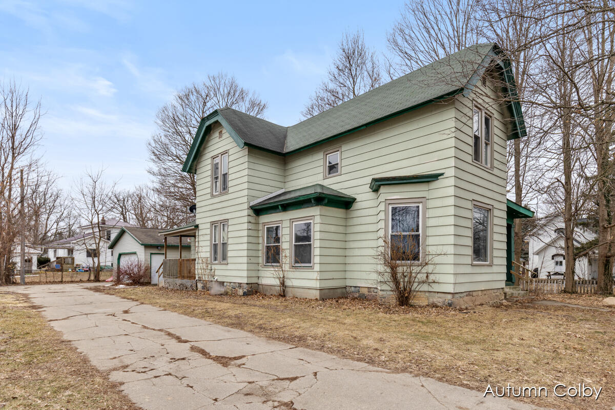 123 W Lincoln Avenue Property Photo