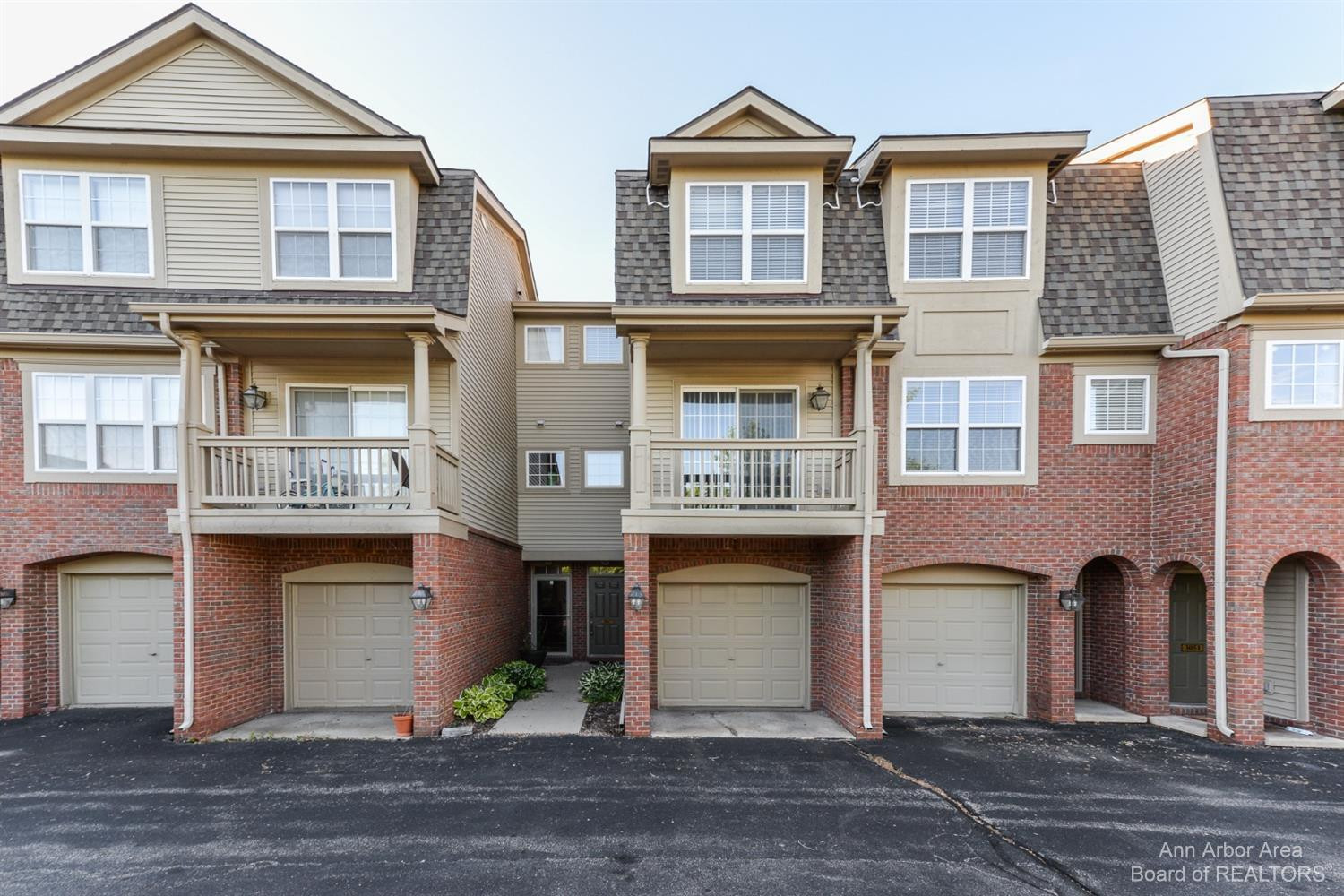Barclay Park Condo Real Estate Listings Main Image