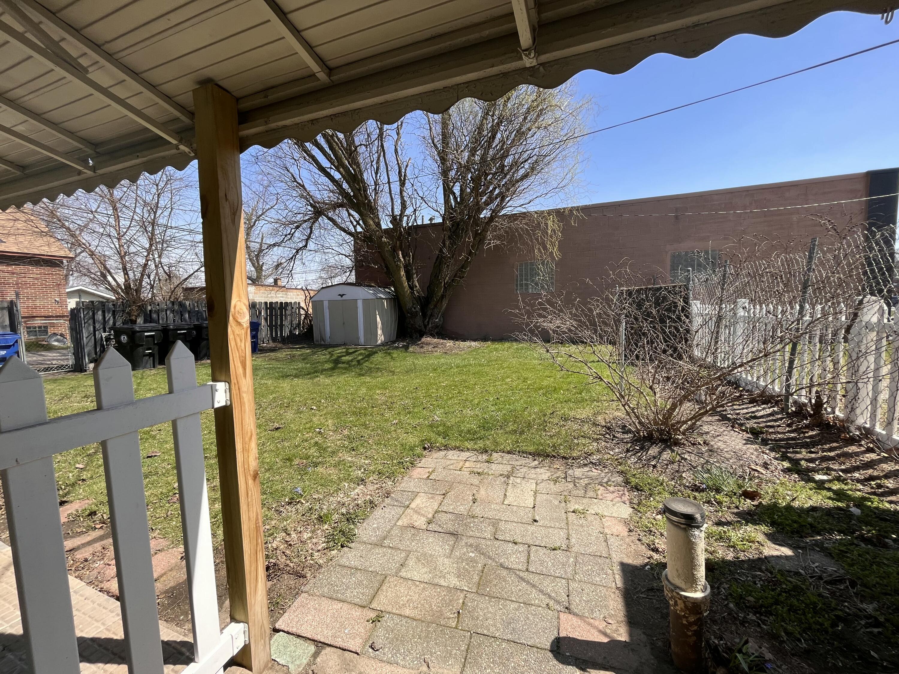 25846 W 7 Mile Road Property Photo 11