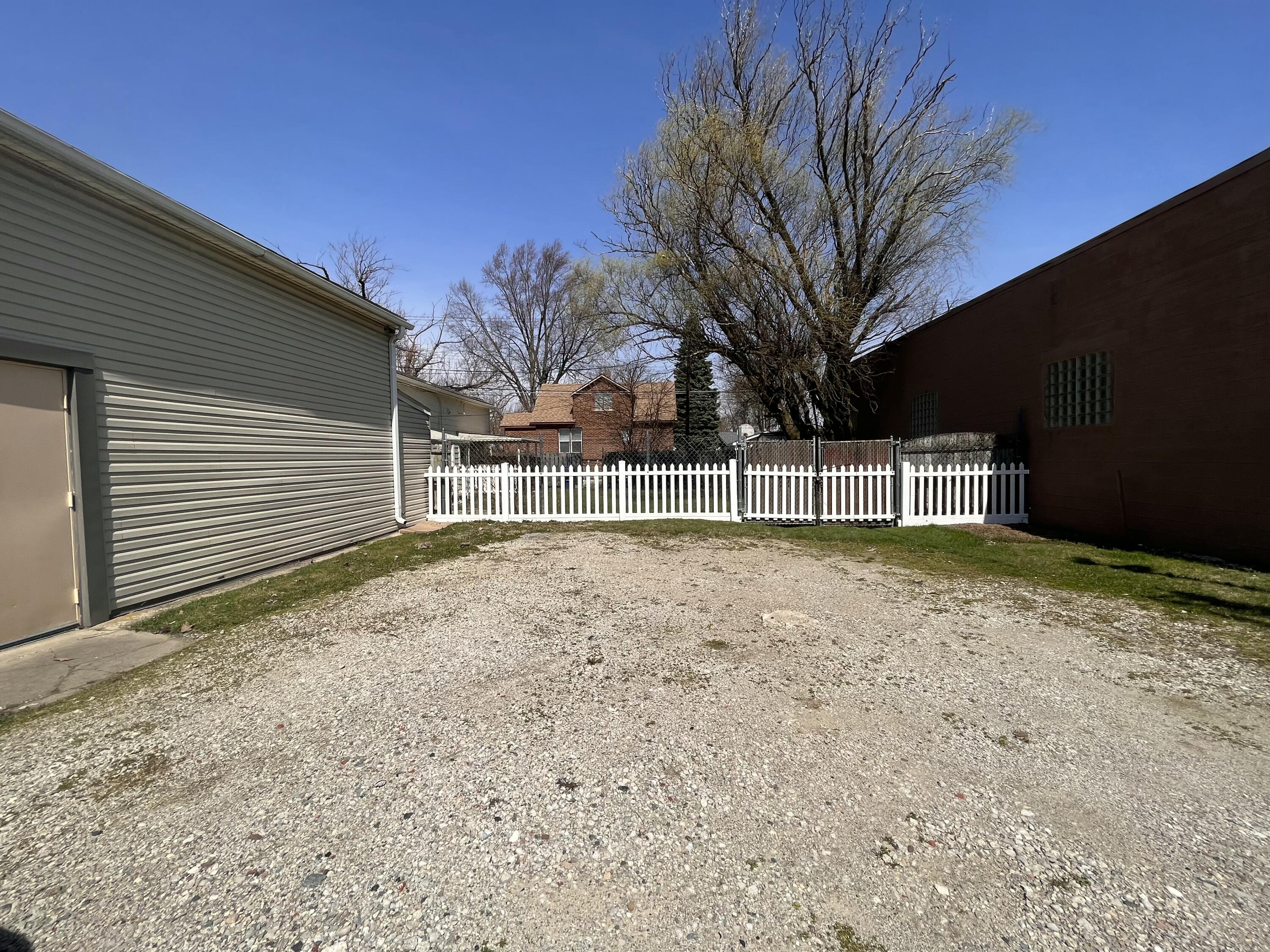 25846 W 7 Mile Road Property Photo 13