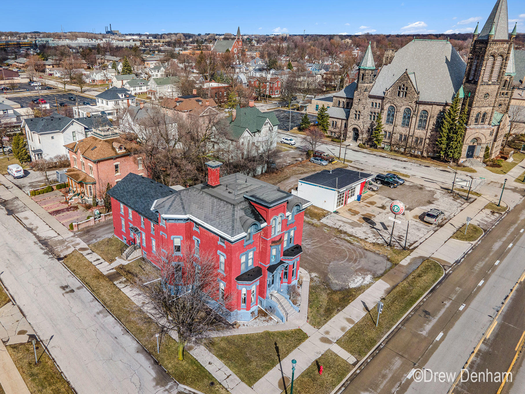 701 Center Avenue Property Photo