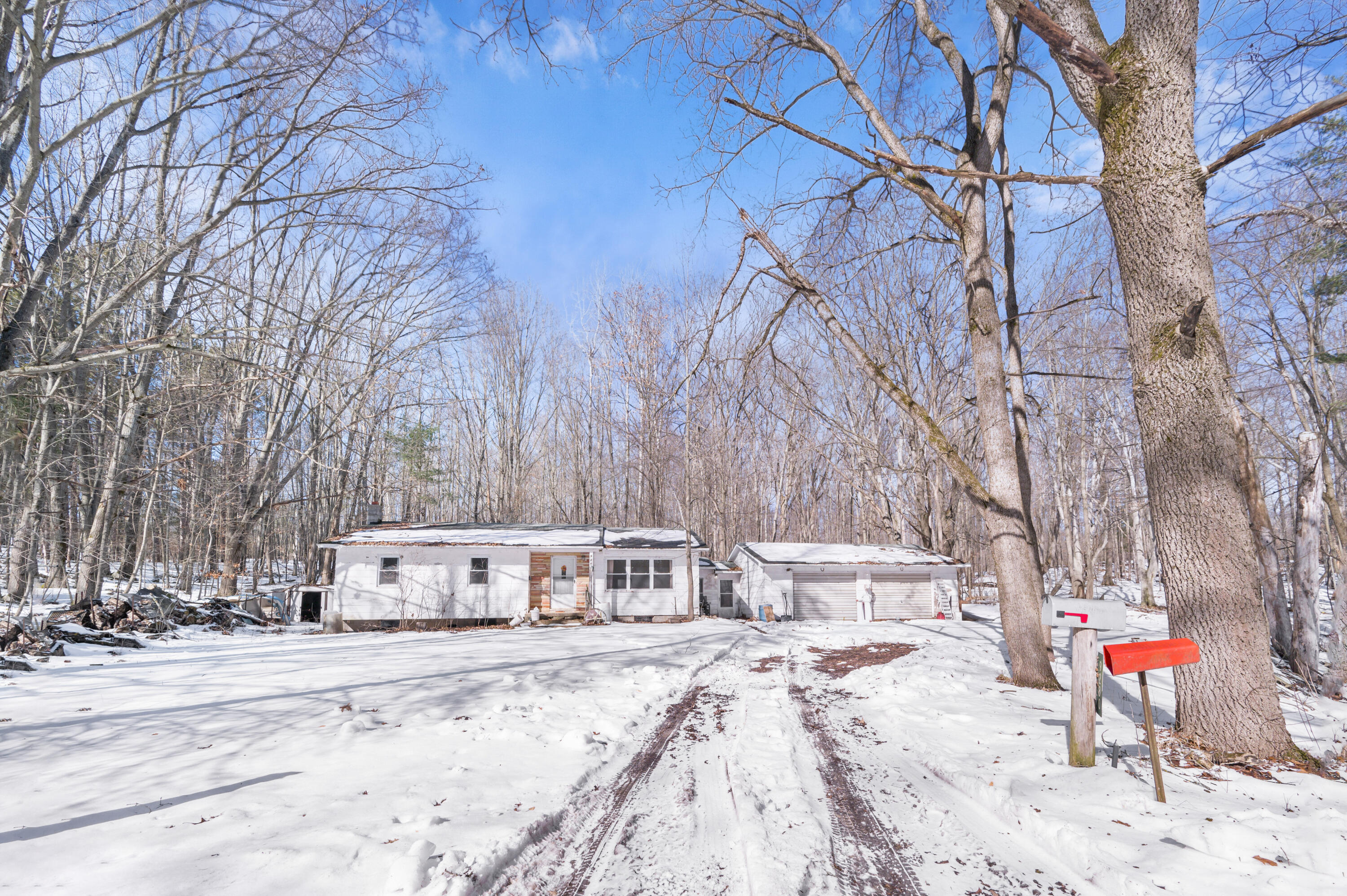 9280 10 Mile Road Property Photo