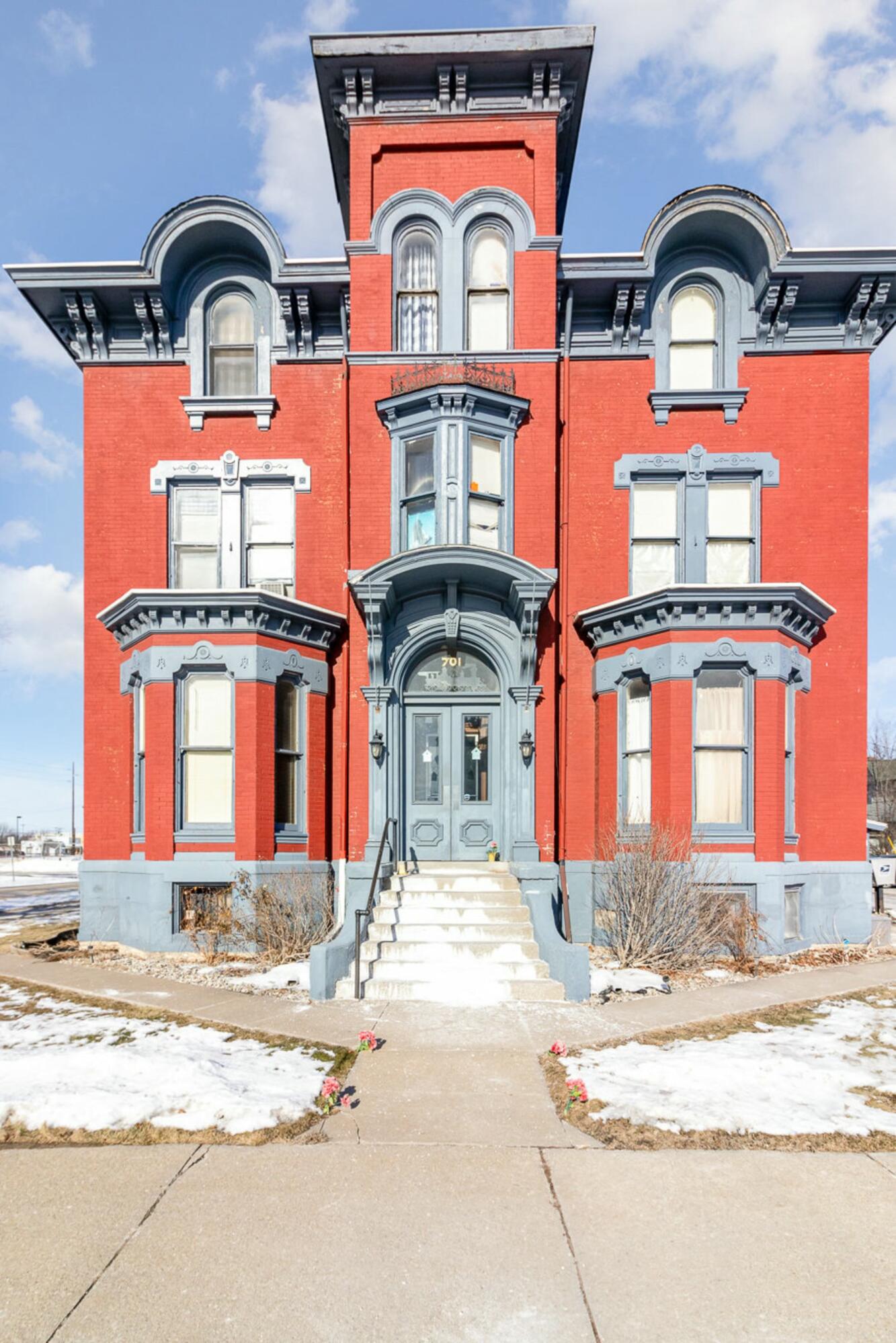 701 Center Avenue Property Photo