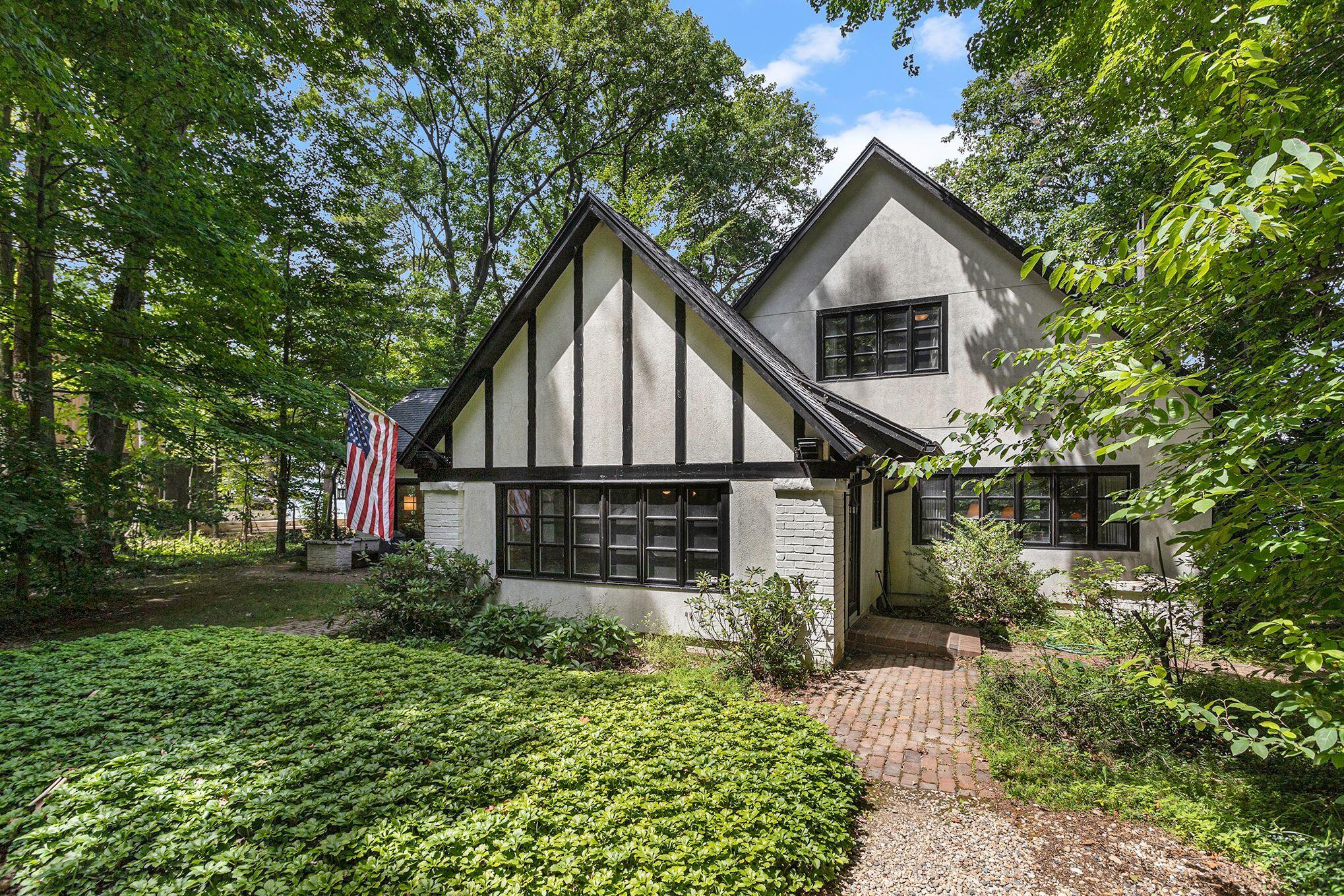 14598 Lakeshore Road Property Photo