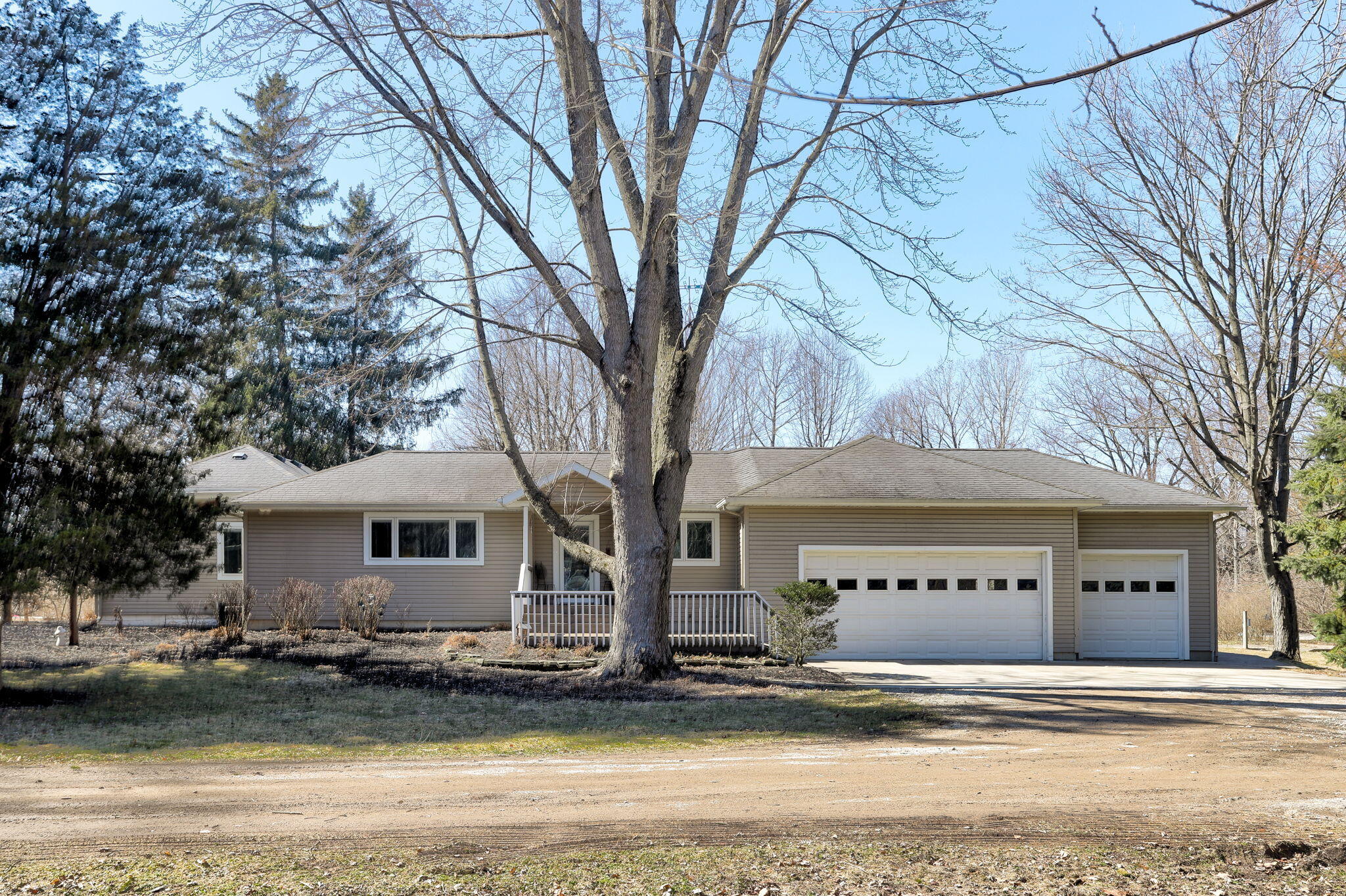 7361 North Shore Drive Property Photo