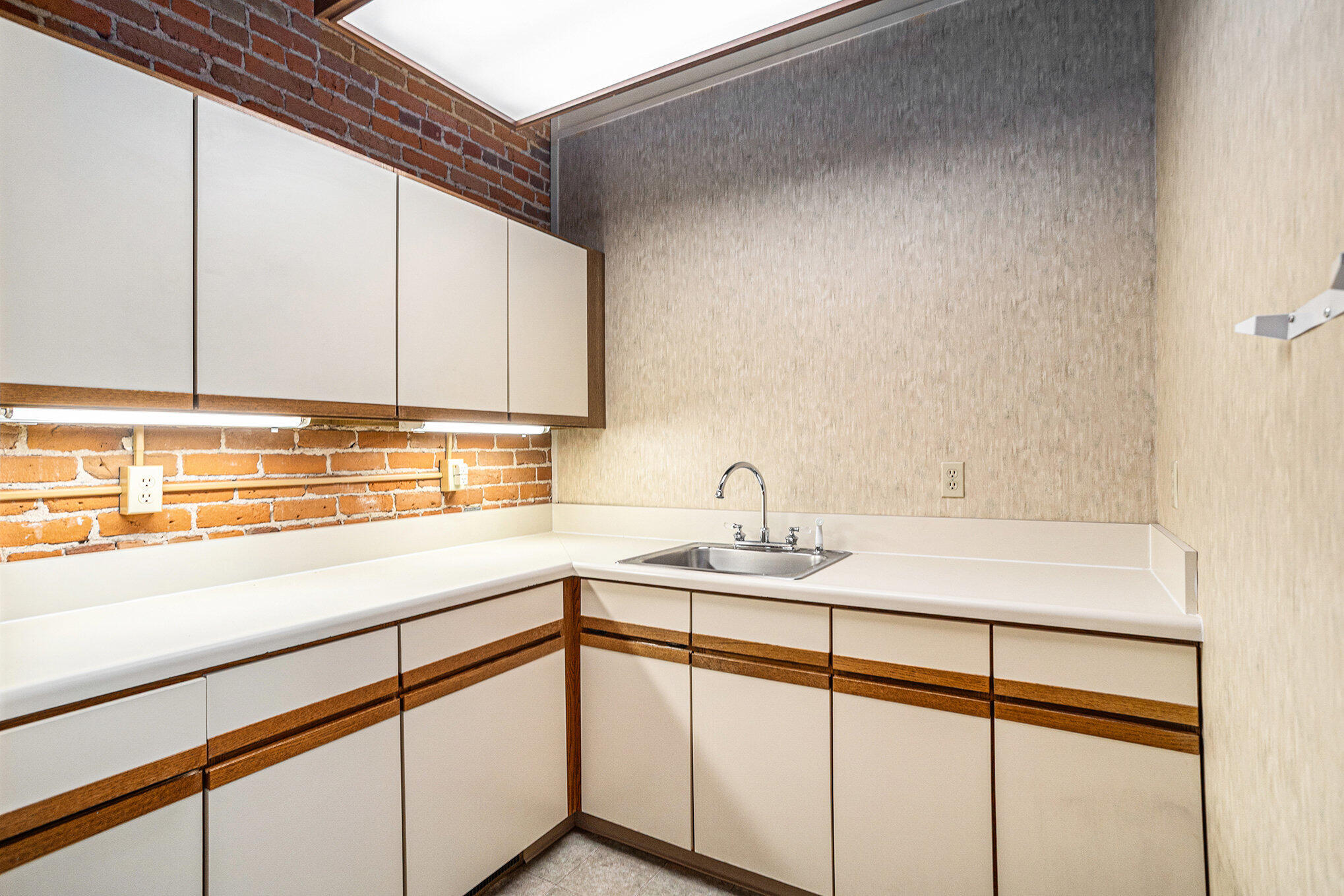 213 E Michigan Avenue Property Photo 11