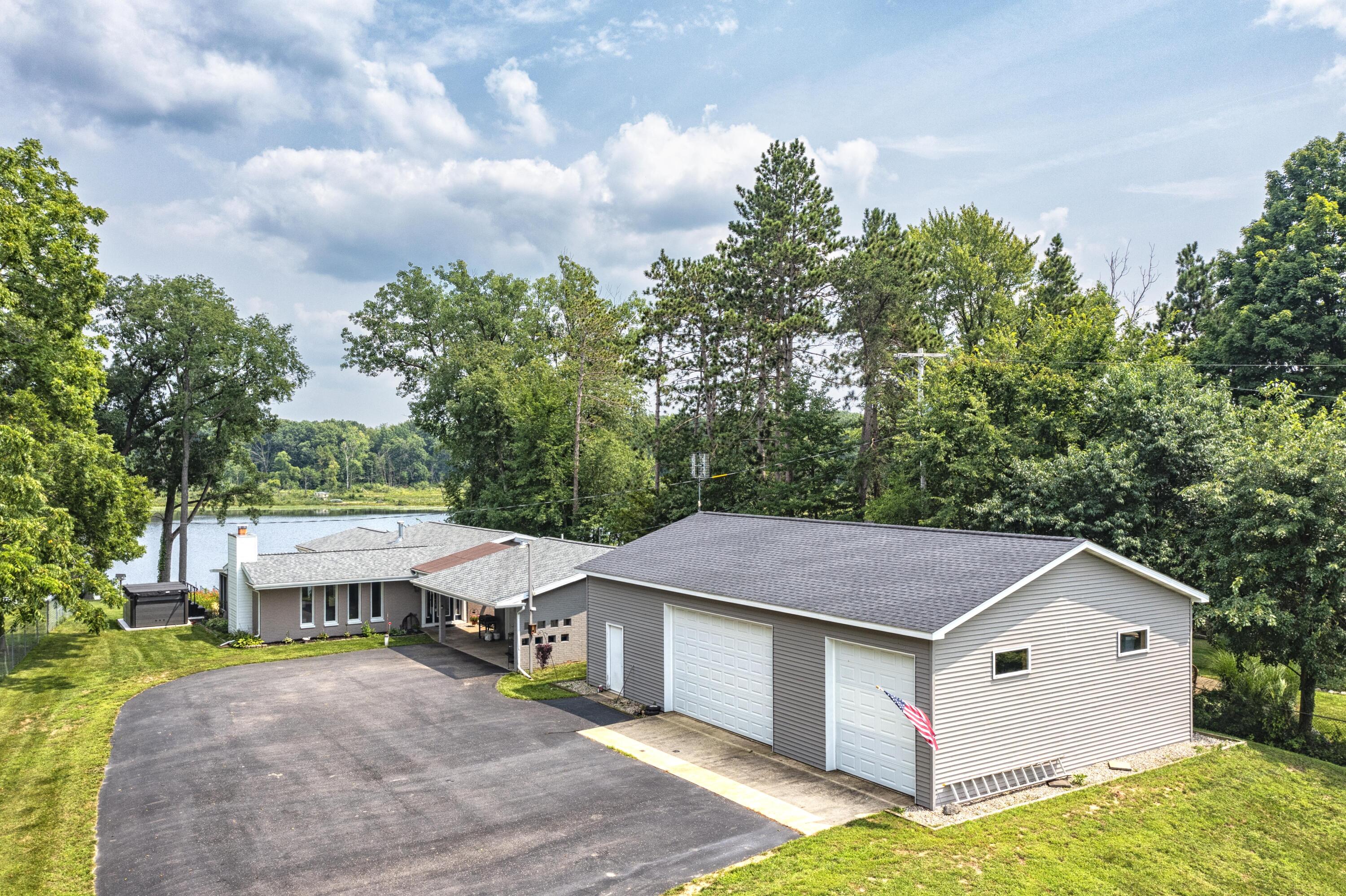 5007 S 42nd Street Property Photo 1