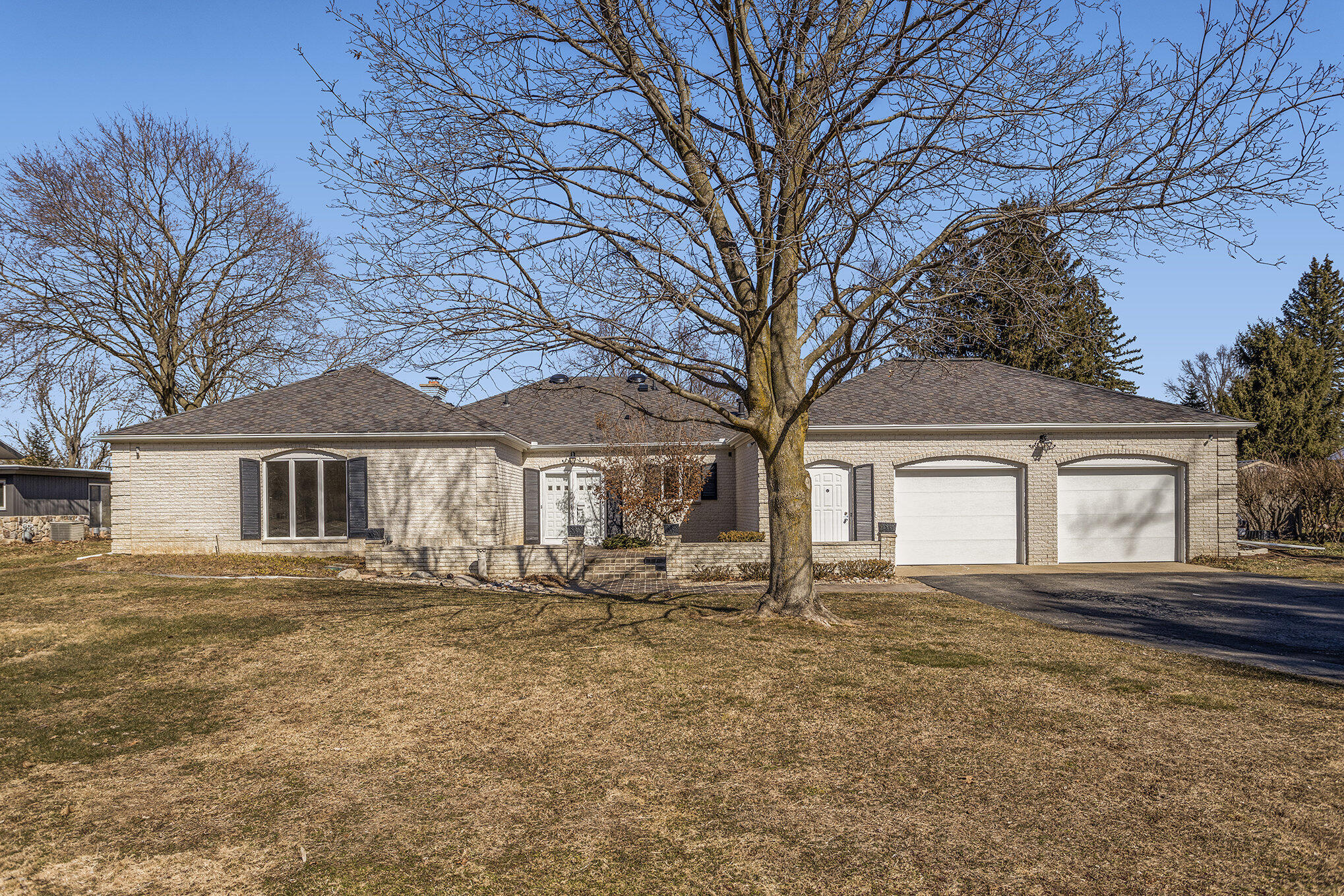 32 Lynwood Drive Property Photo 1