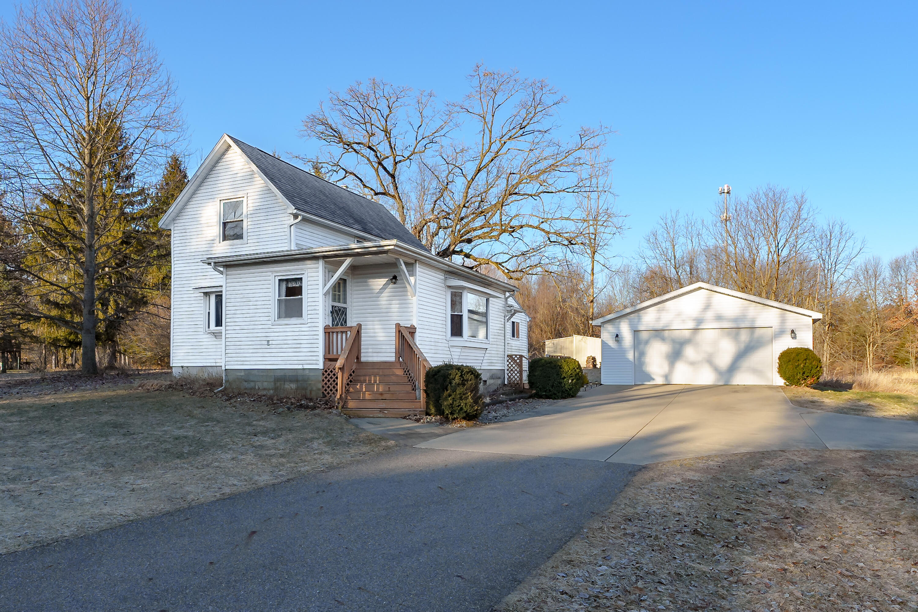 13661 6 1/2 Mile Road Property Photo