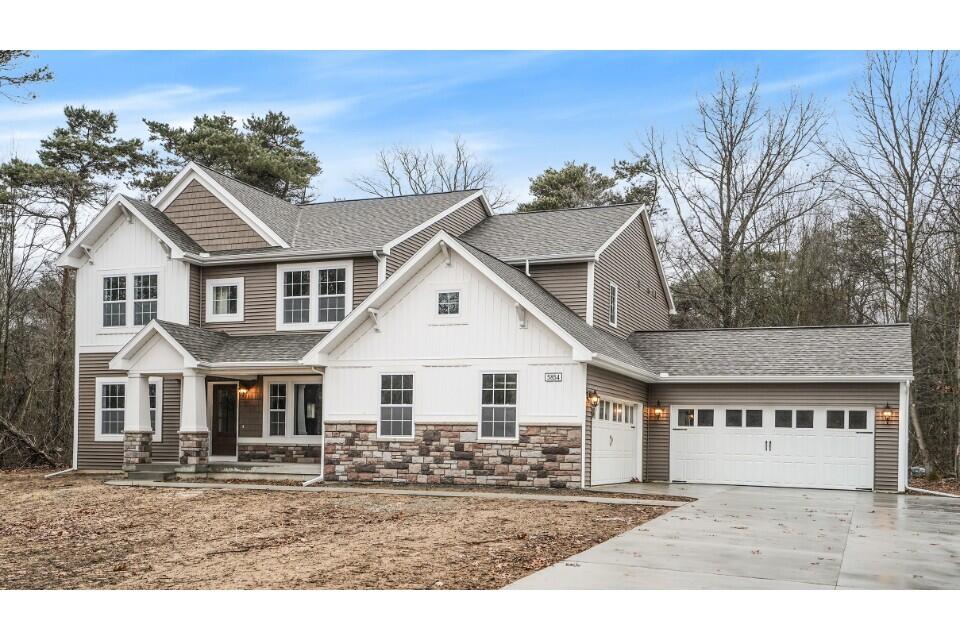 Applegate Pines Real Estate Listings Main Image