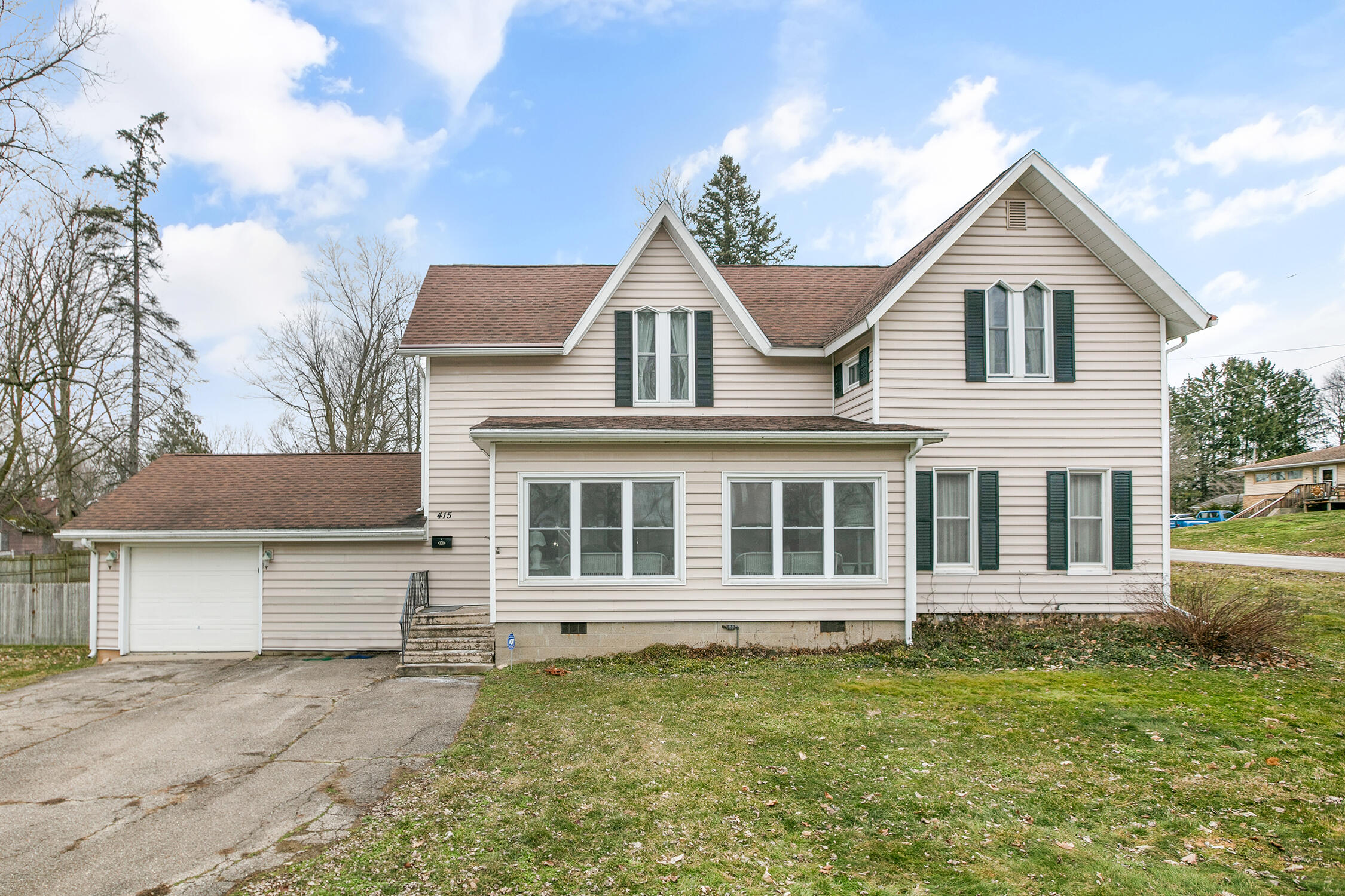 415 E York Street Property Photo