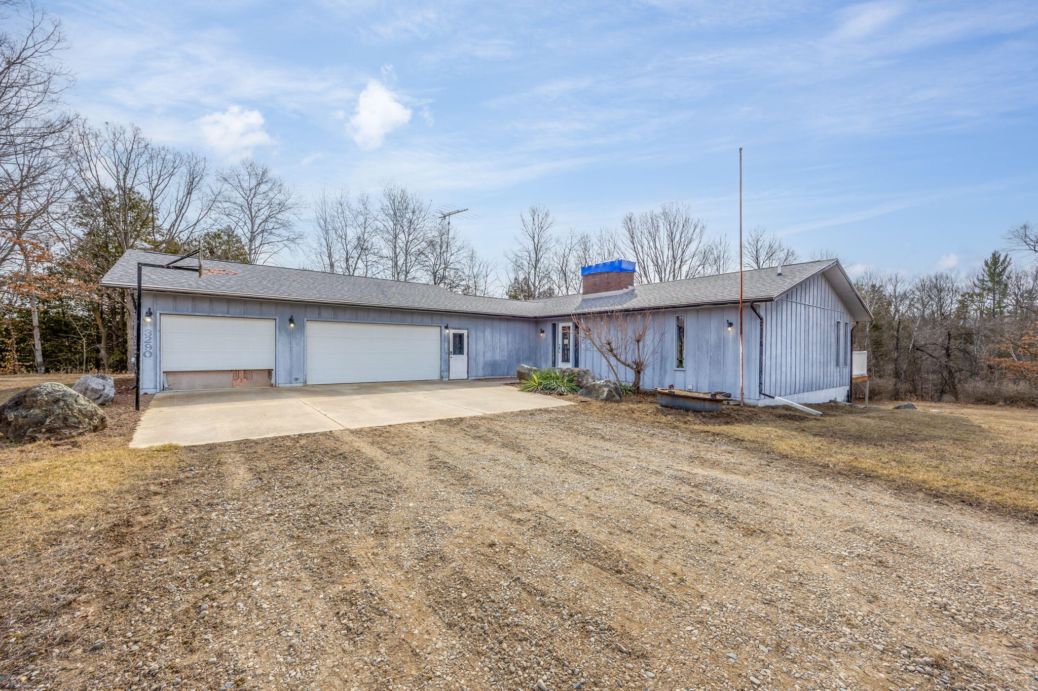 3290 E River Road Property Photo