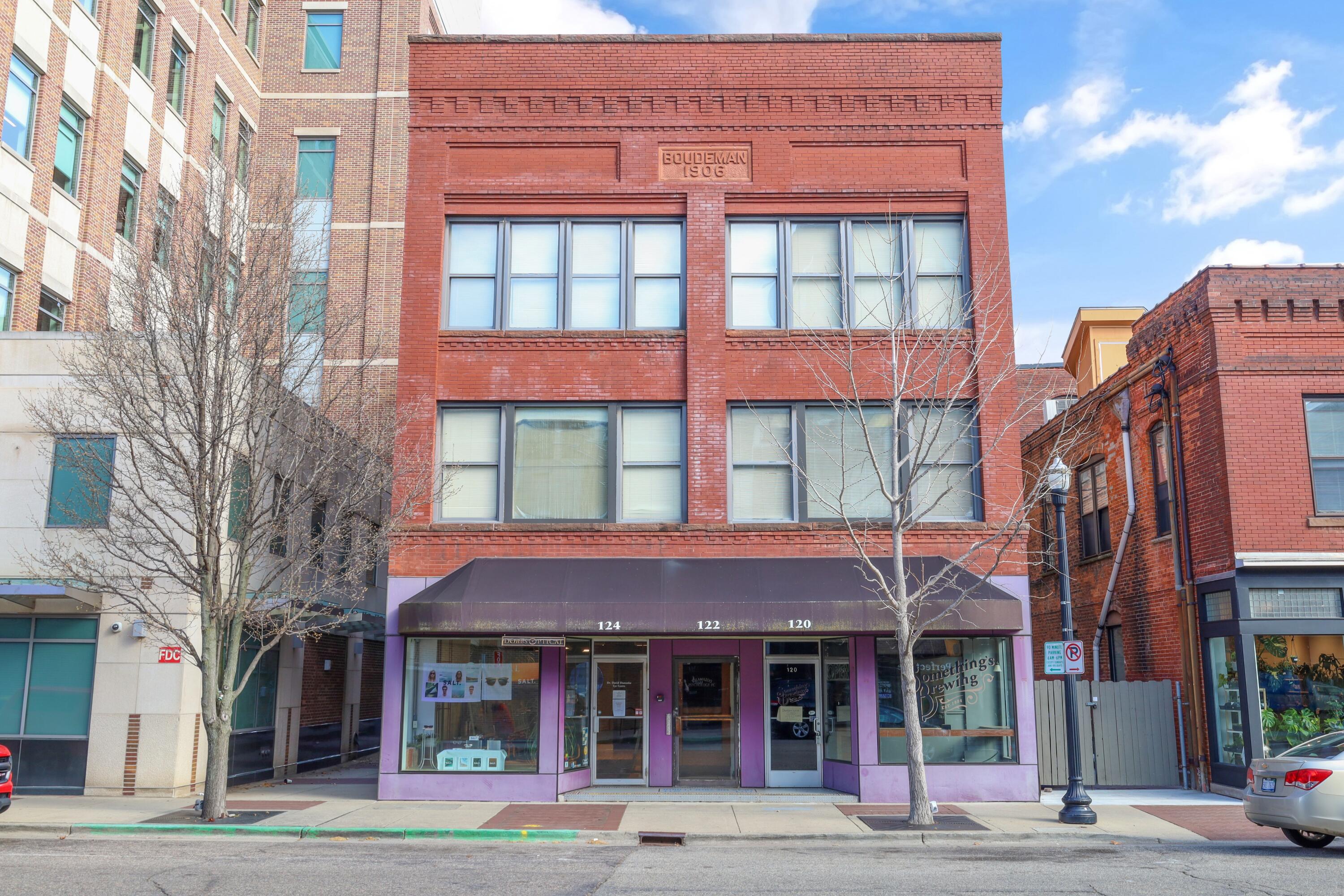 126 W South Street Property Photo