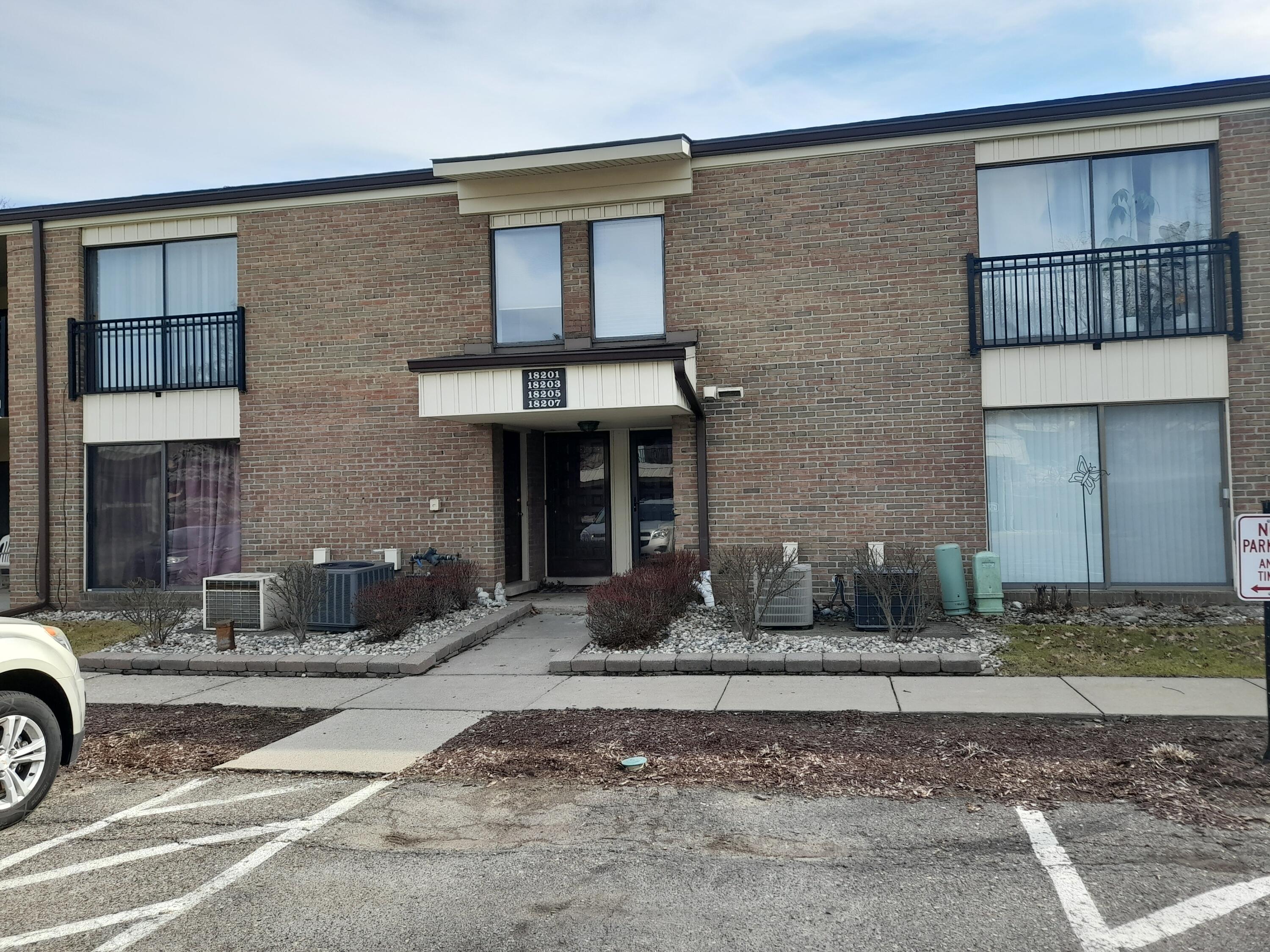 18205 University Park Drive Property Photo