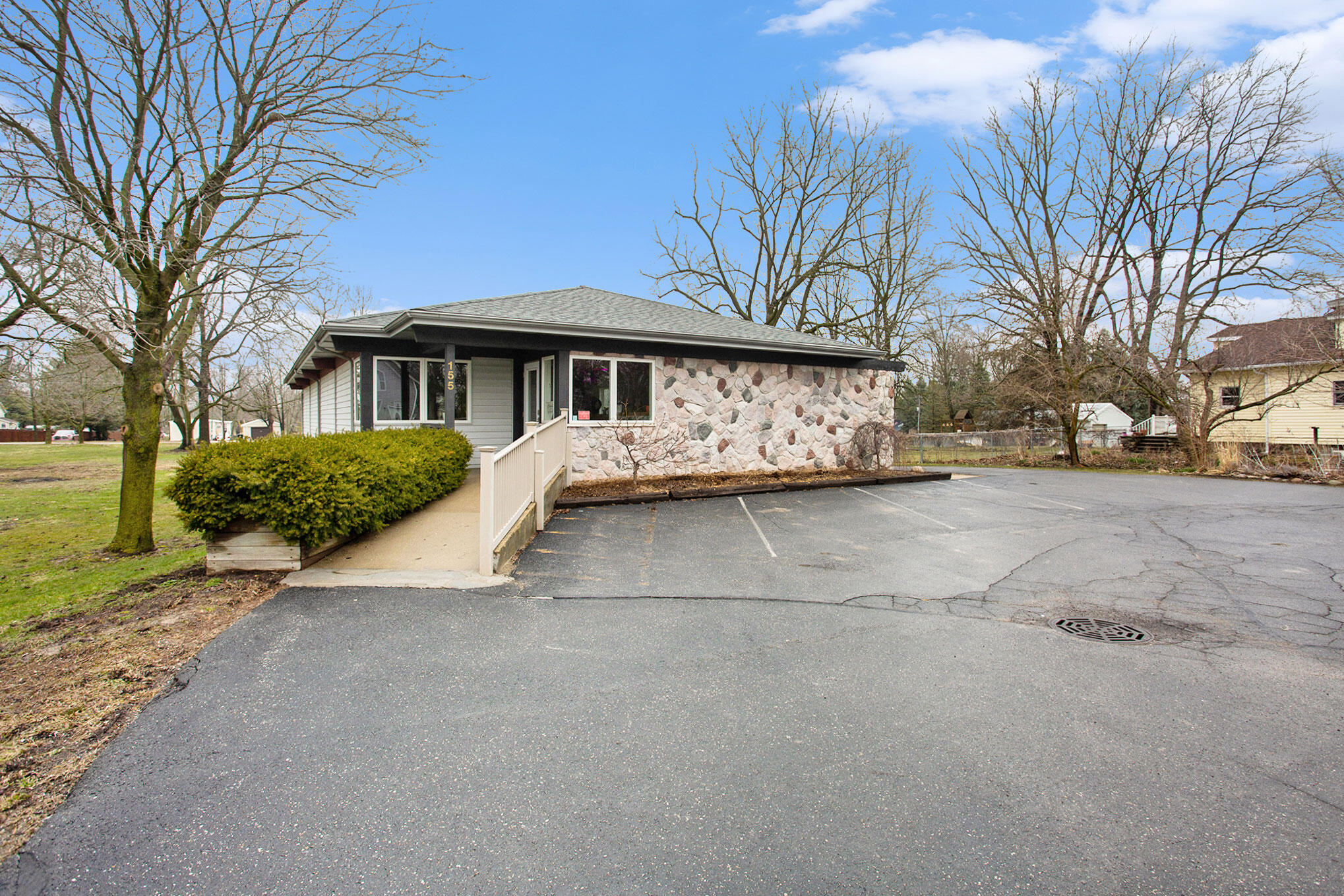 155 E Cross Street Property Photo