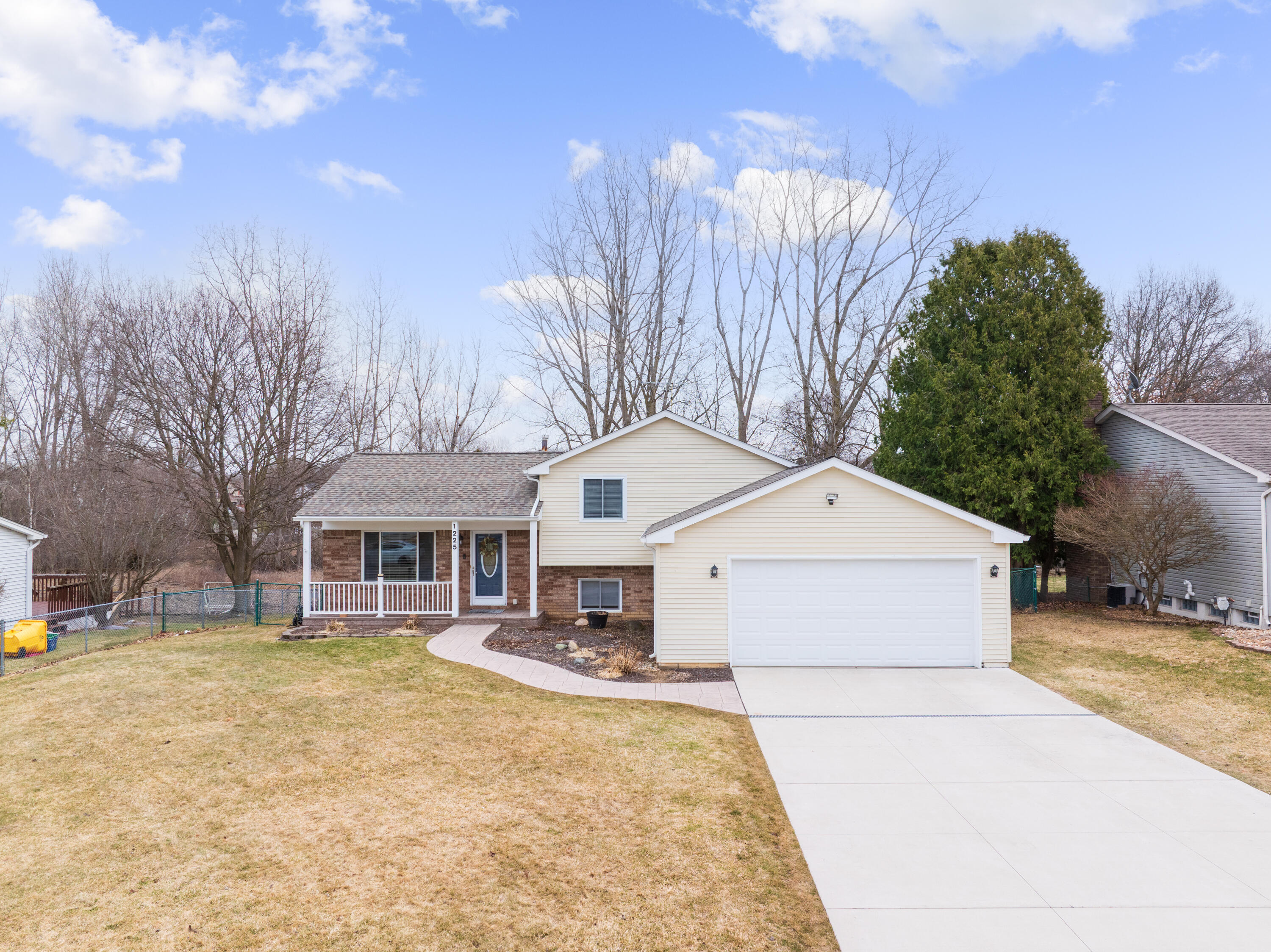 Oxford Real Estate Listings Main Image