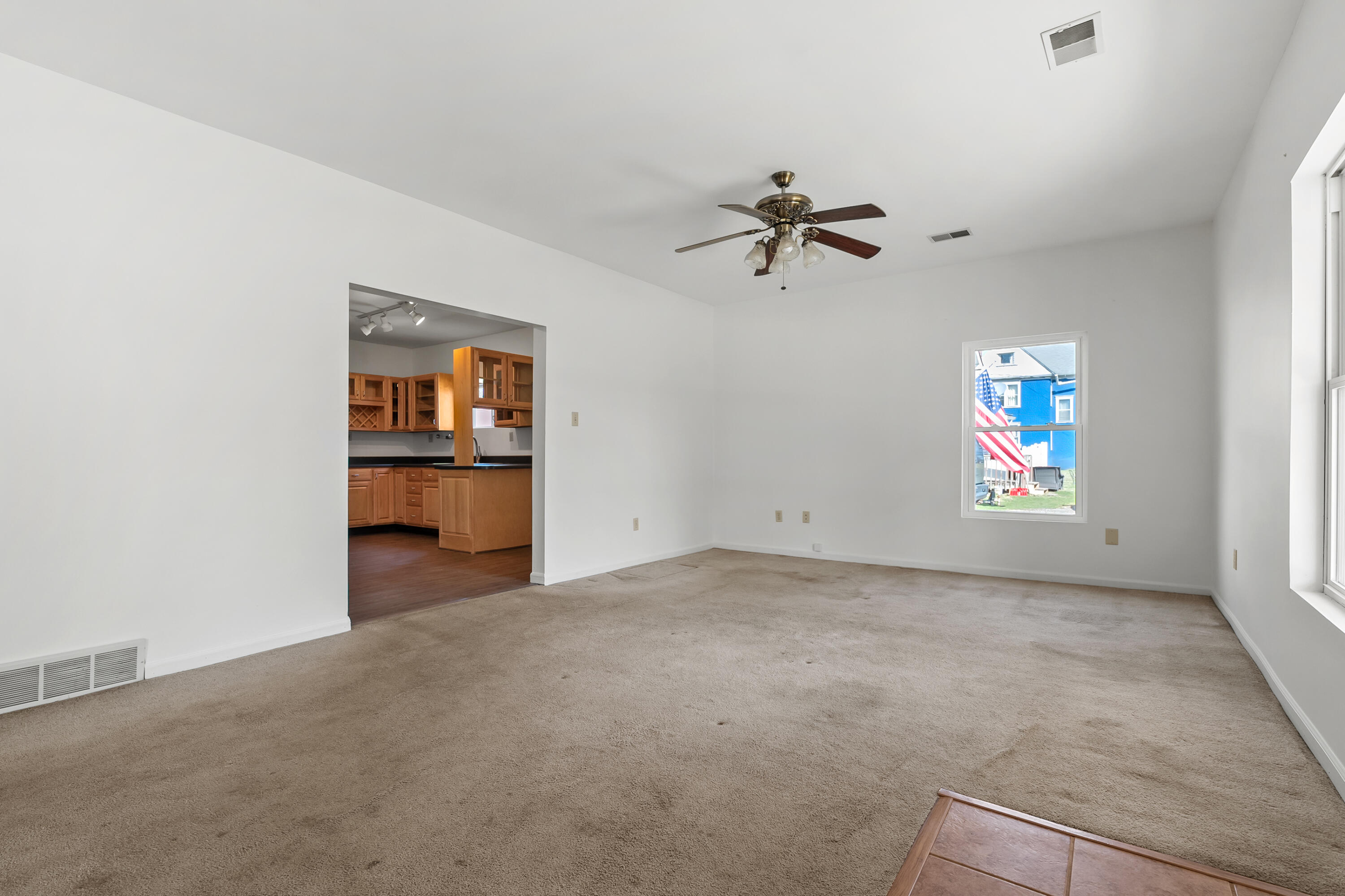 420 S Capital Avenue Property Photo 3