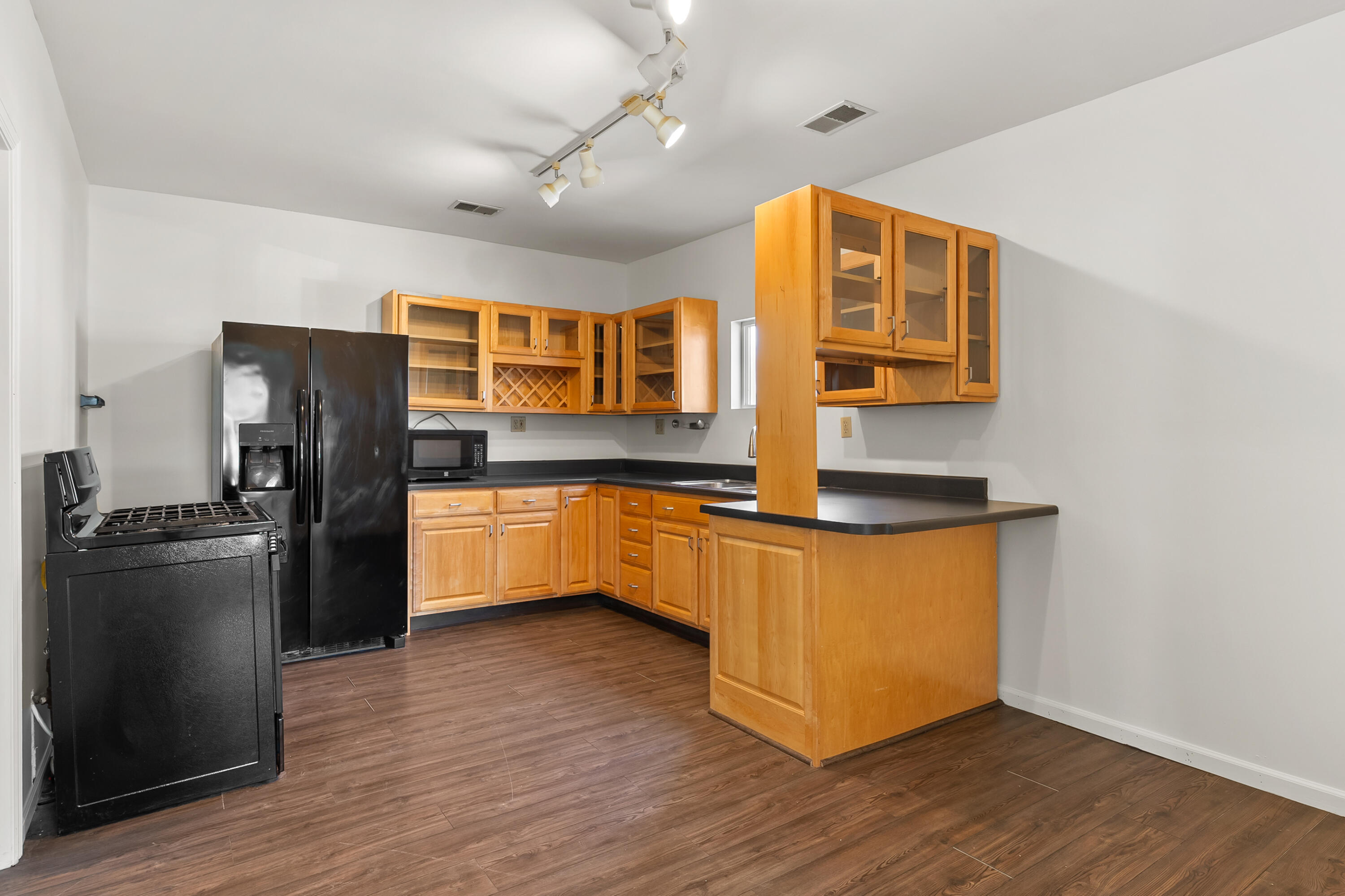 420 S Capital Avenue Property Photo 6
