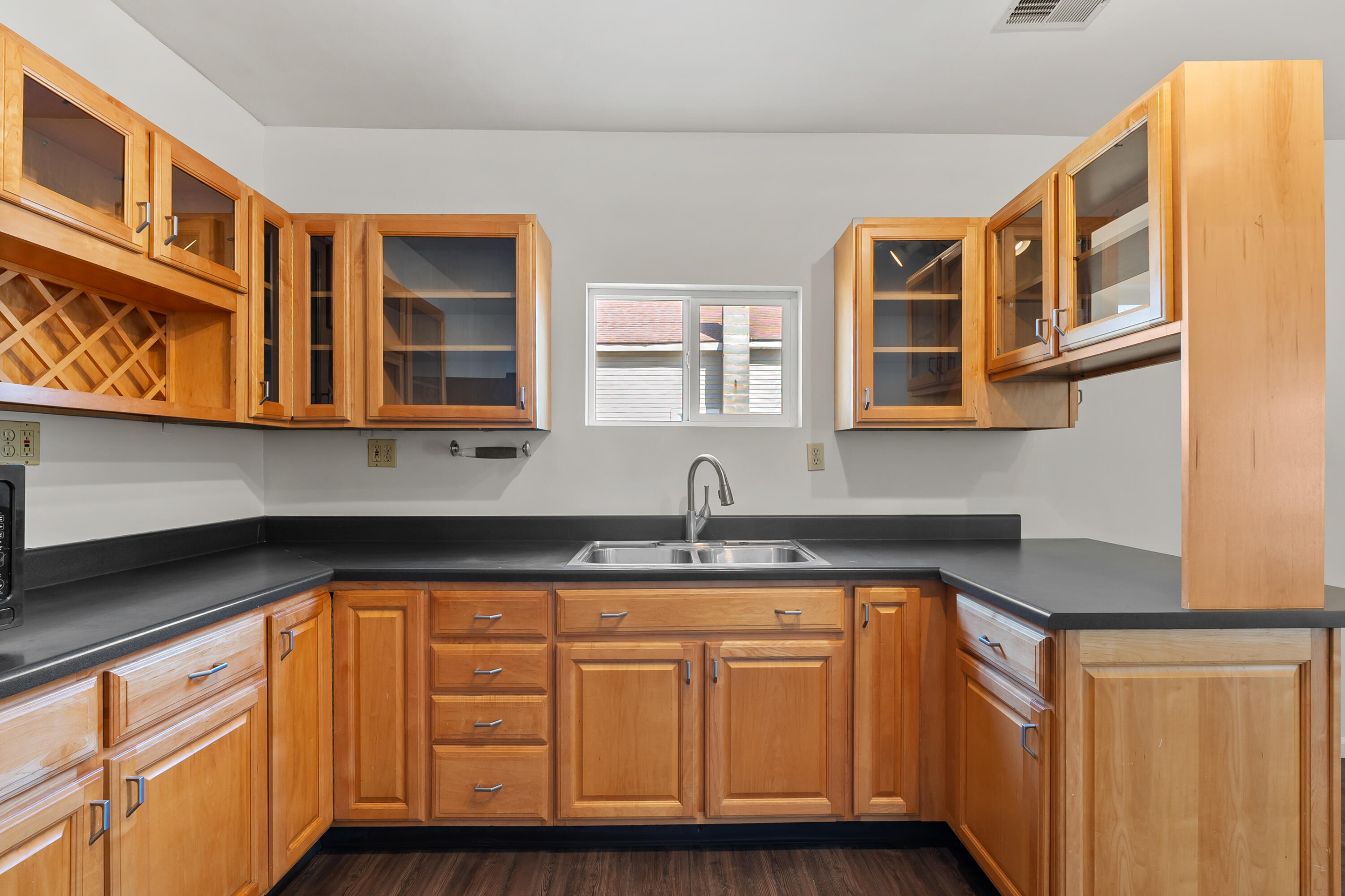 420 S Capital Avenue Property Photo 8