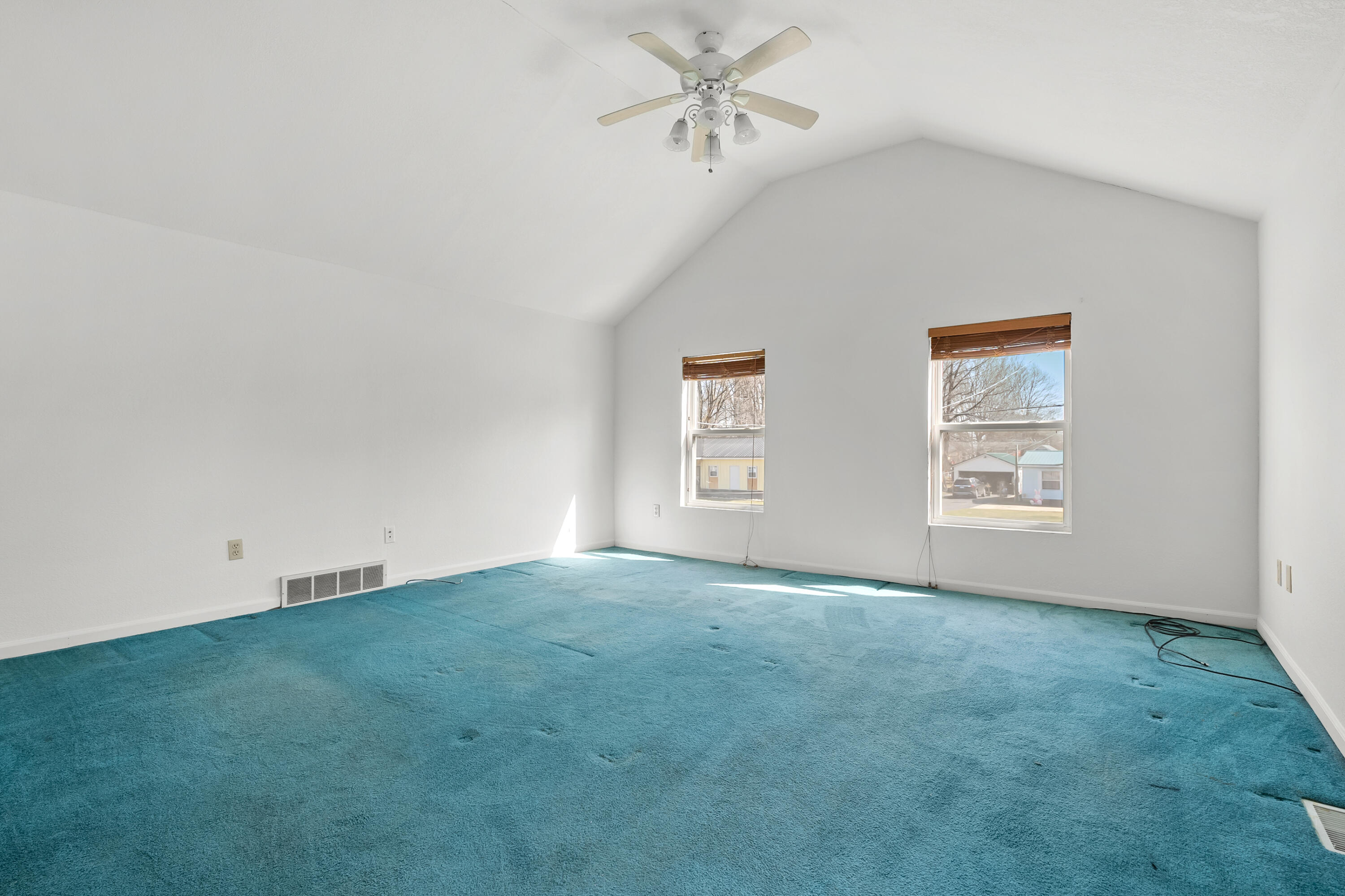 420 S Capital Avenue Property Photo 16