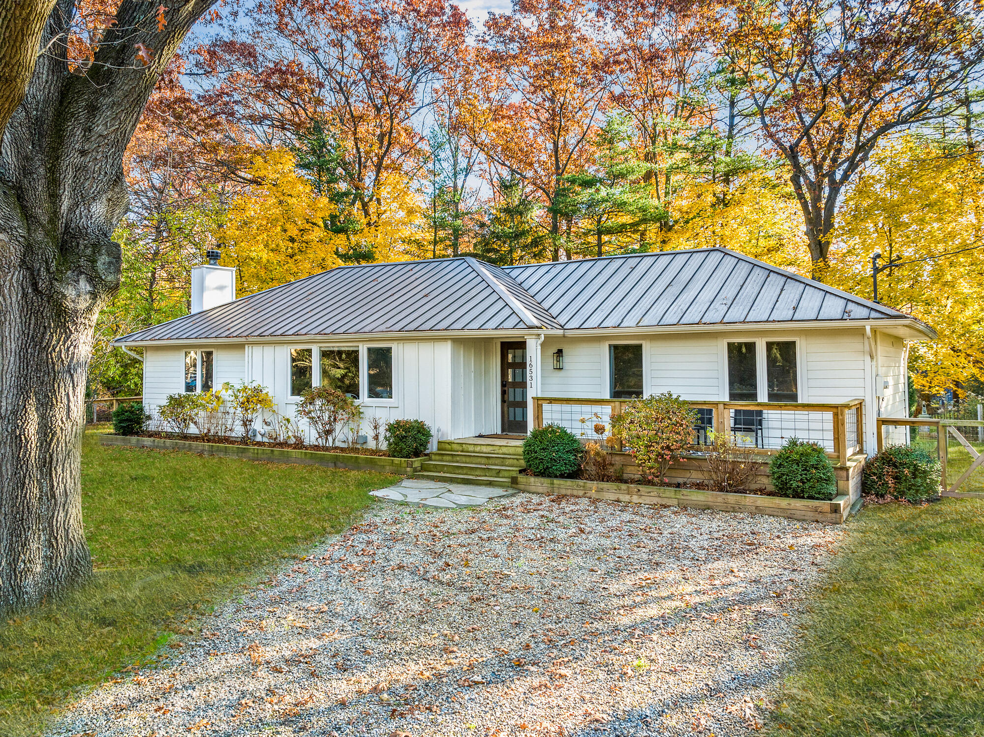 16531 Lakeshore Road Property Photo