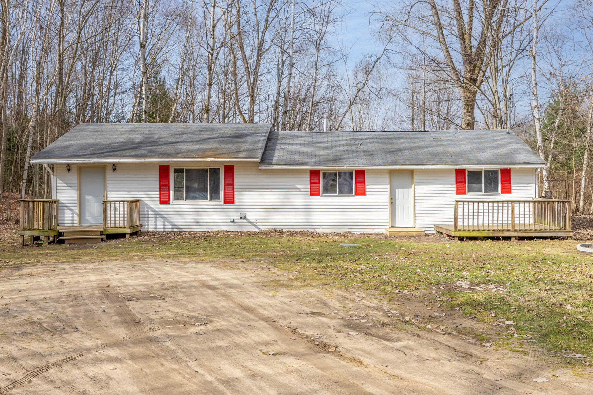 23087 Huron Property Photo