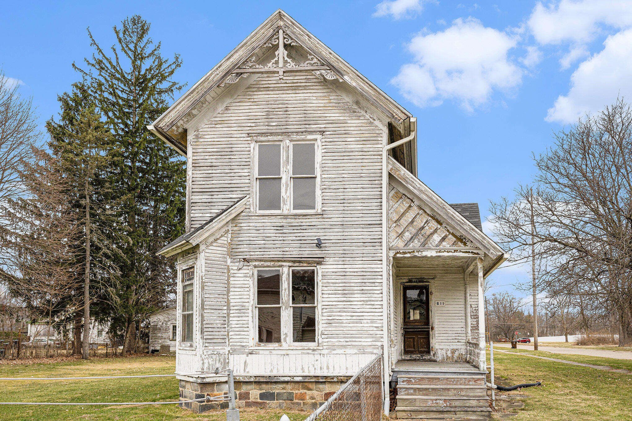 611 N Clinton Street Property Photo