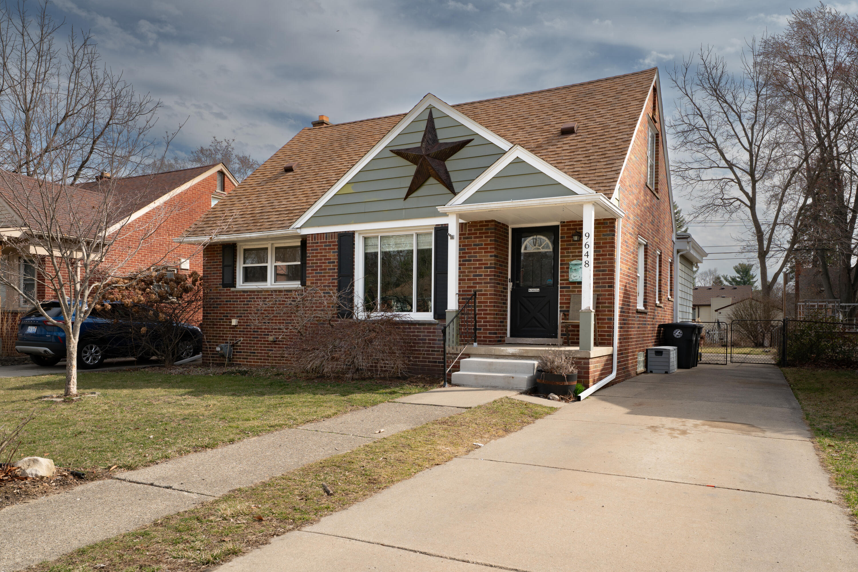9648 Cavell Street Property Photo