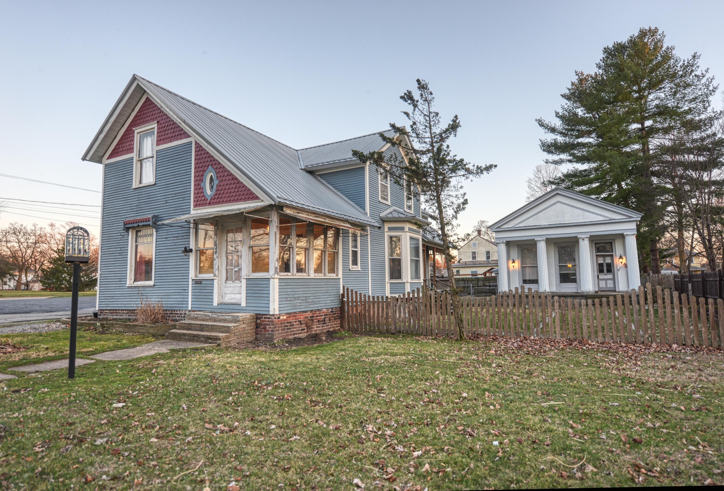 1008 Oak Street Property Photo 1