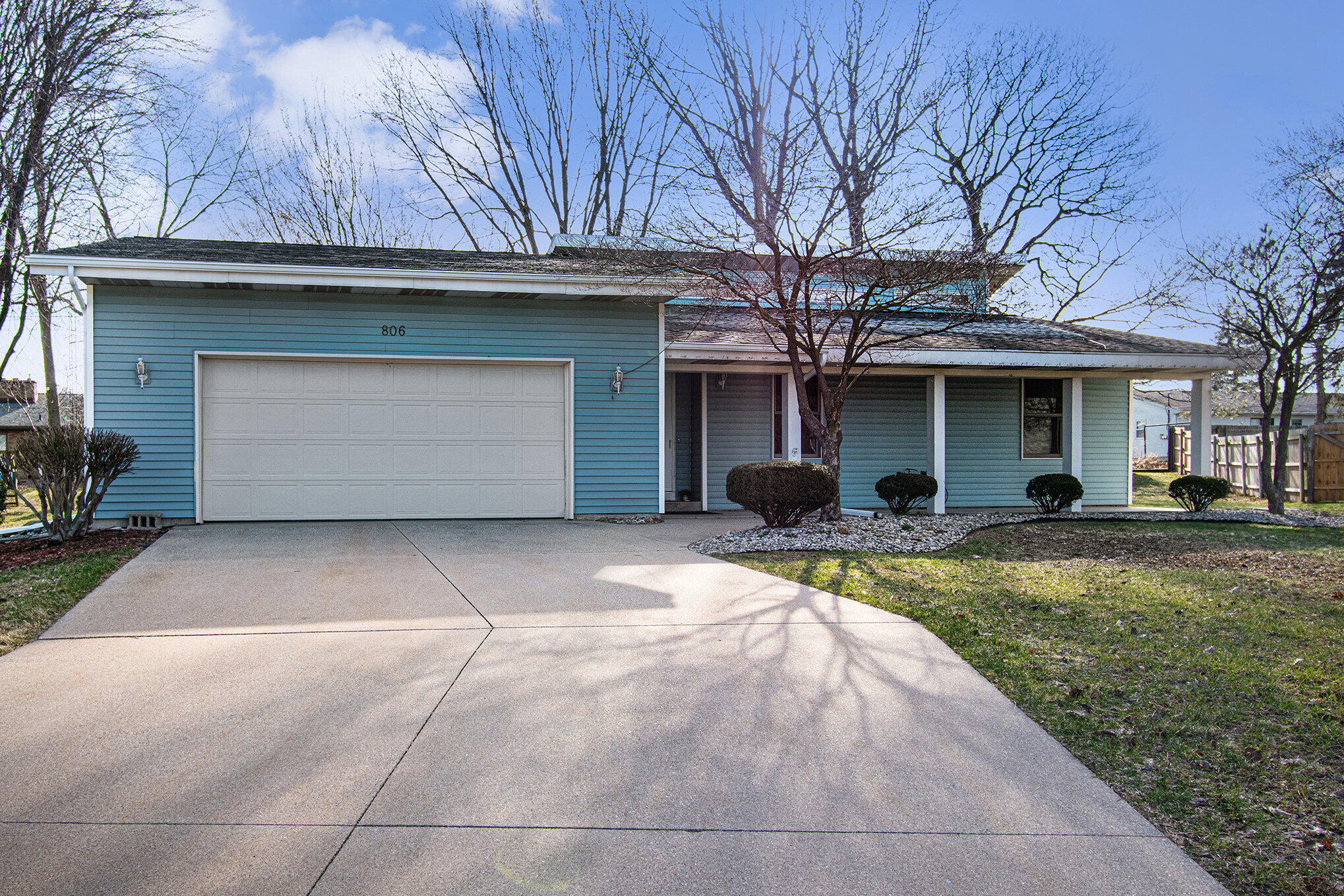 East Meadows Real Estate Listings Main Image