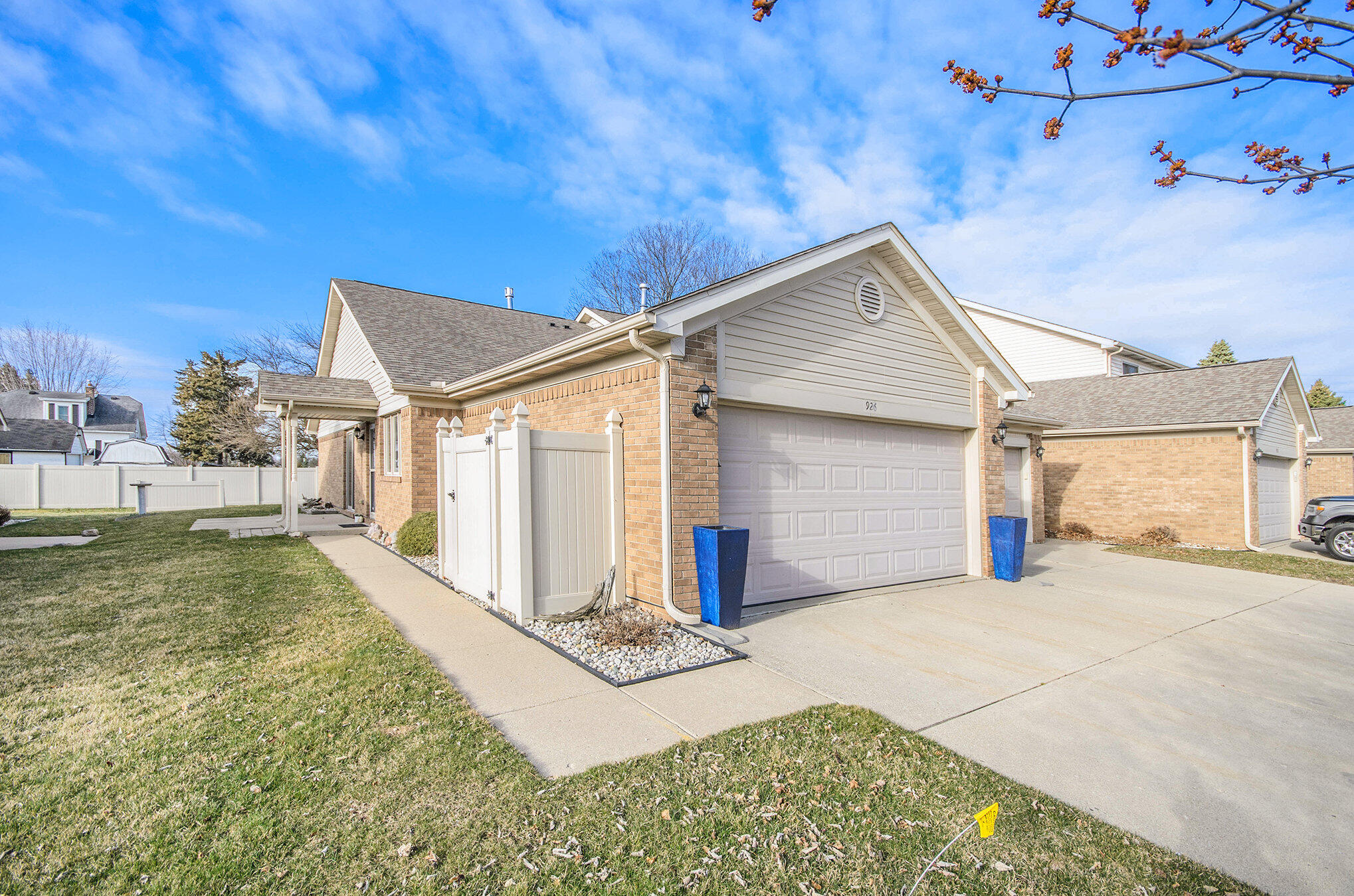 926 May Drive Drive Property Photo